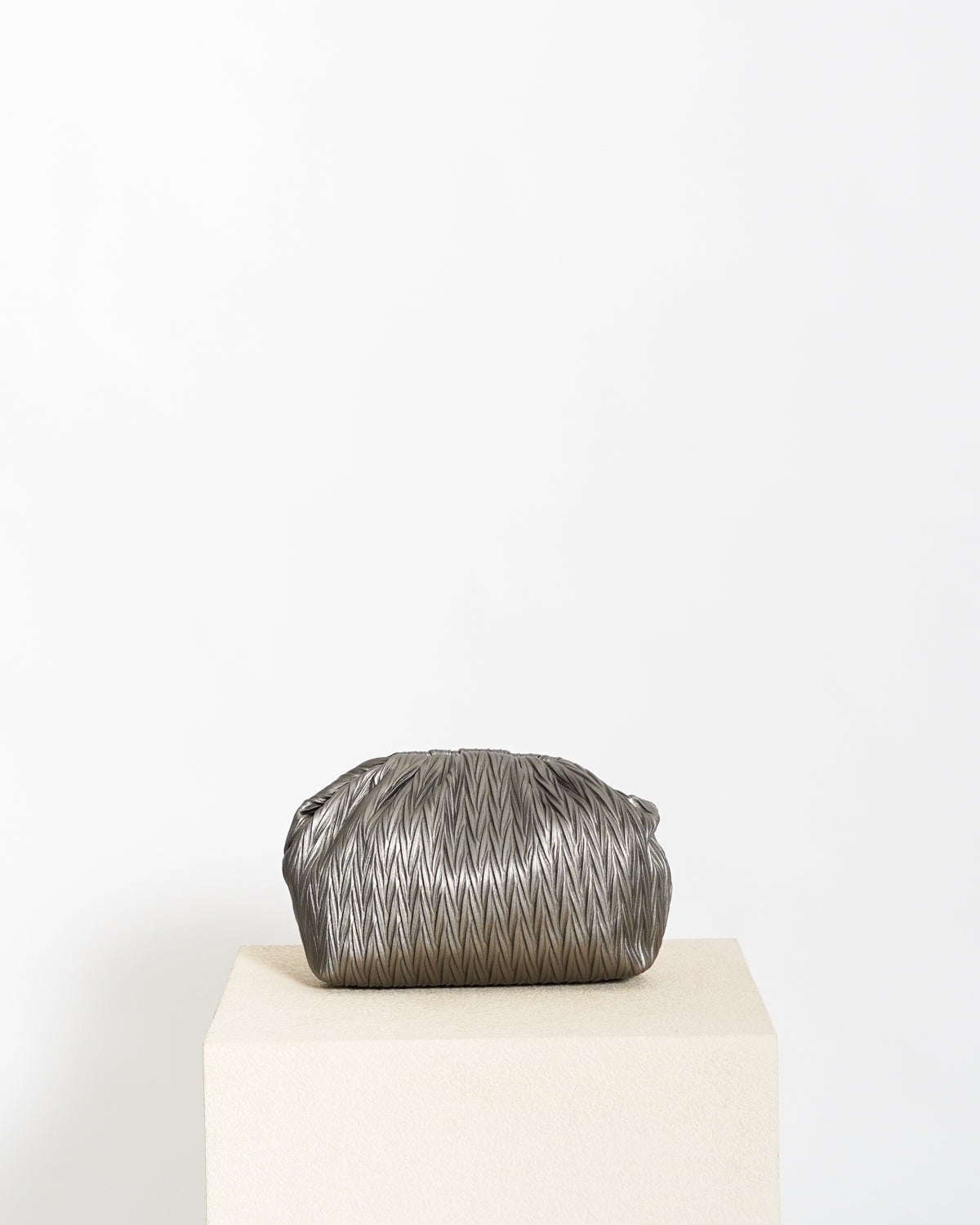 Clutch goffrata con tracolla catena - Camelia - Hope Fashion
