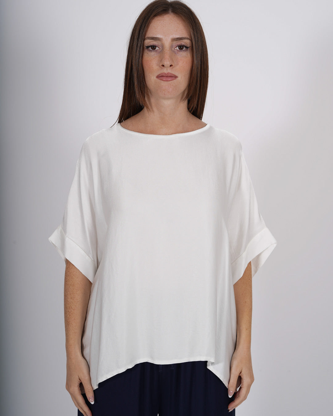 Blusa girocollo mezza manica in tessuto raso di viscosa - Vasetto - Hope Fashion