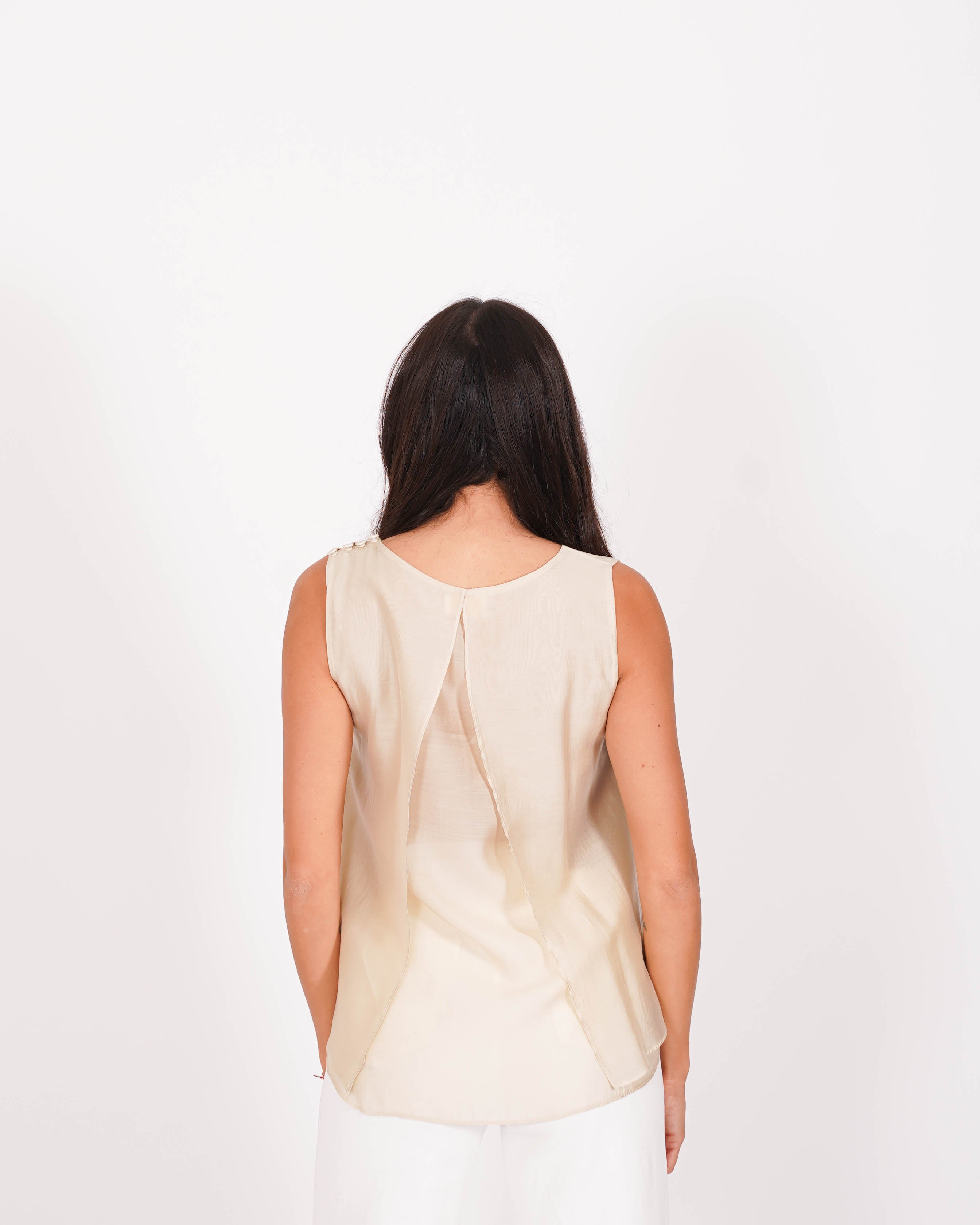 Blusa girocollo smanicata con bottoncini sulla spalla - Ingrid