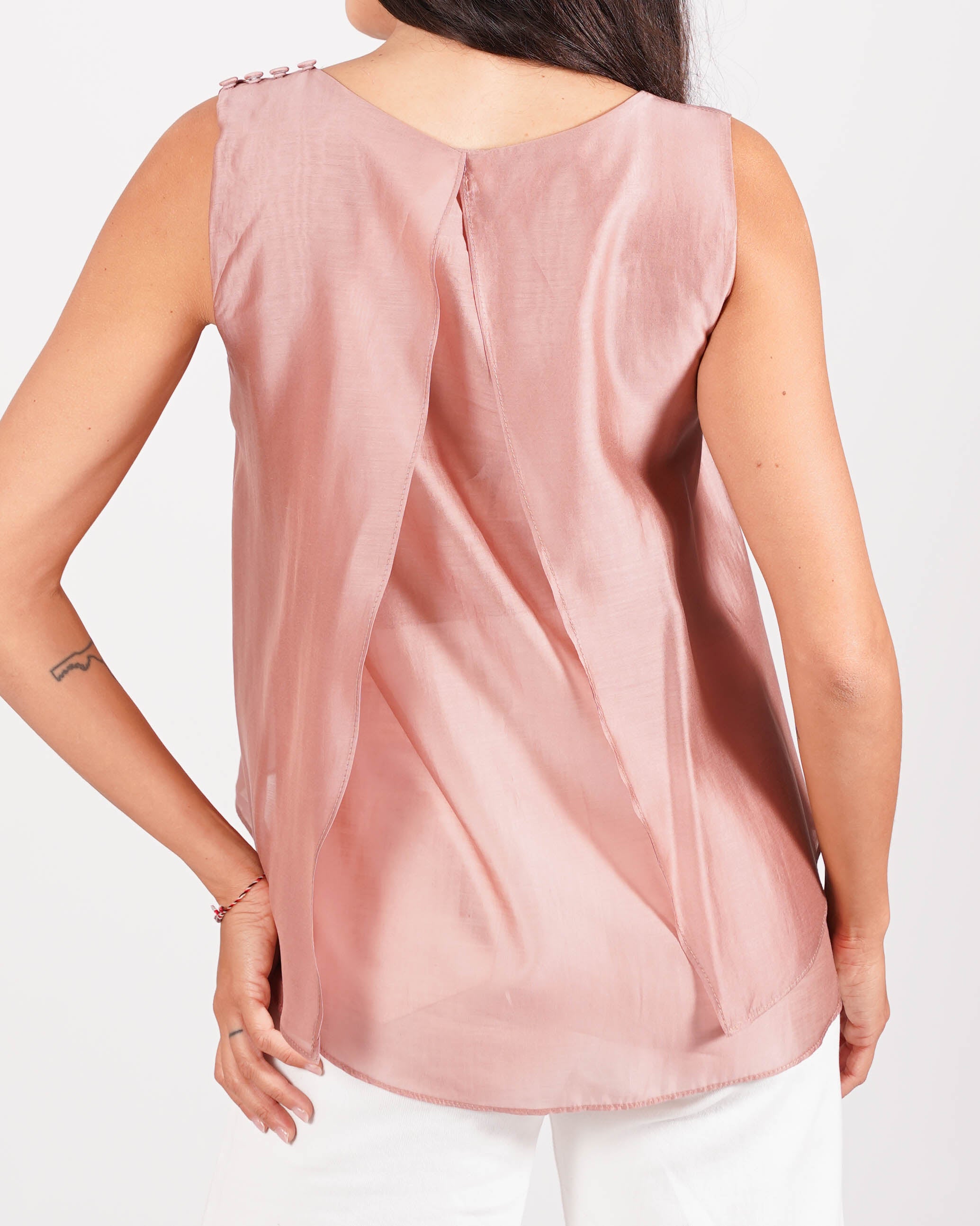 Blusa girocollo smanicata con bottoncini sulla spalla - Ingrid