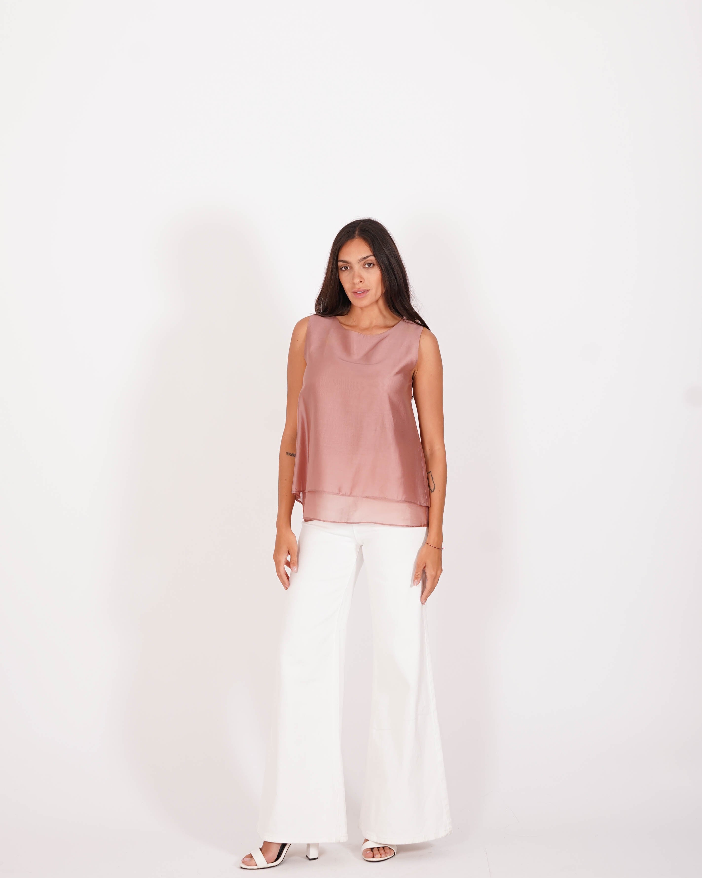 Blusa girocollo smanicata con bottoncini sulla spalla - Ingrid