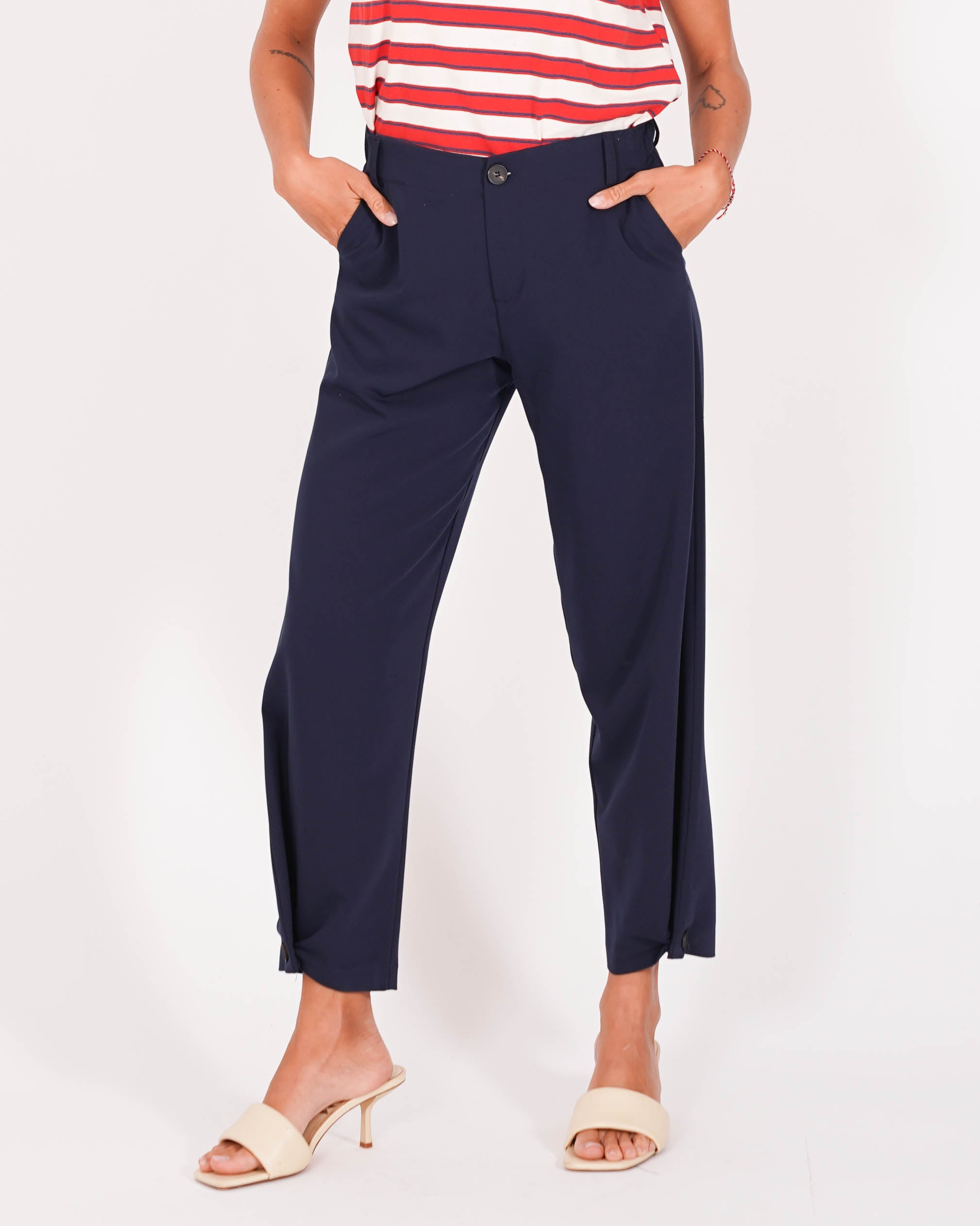 Pantaloni con tasche e bottoncini alla caviglia - Amedea