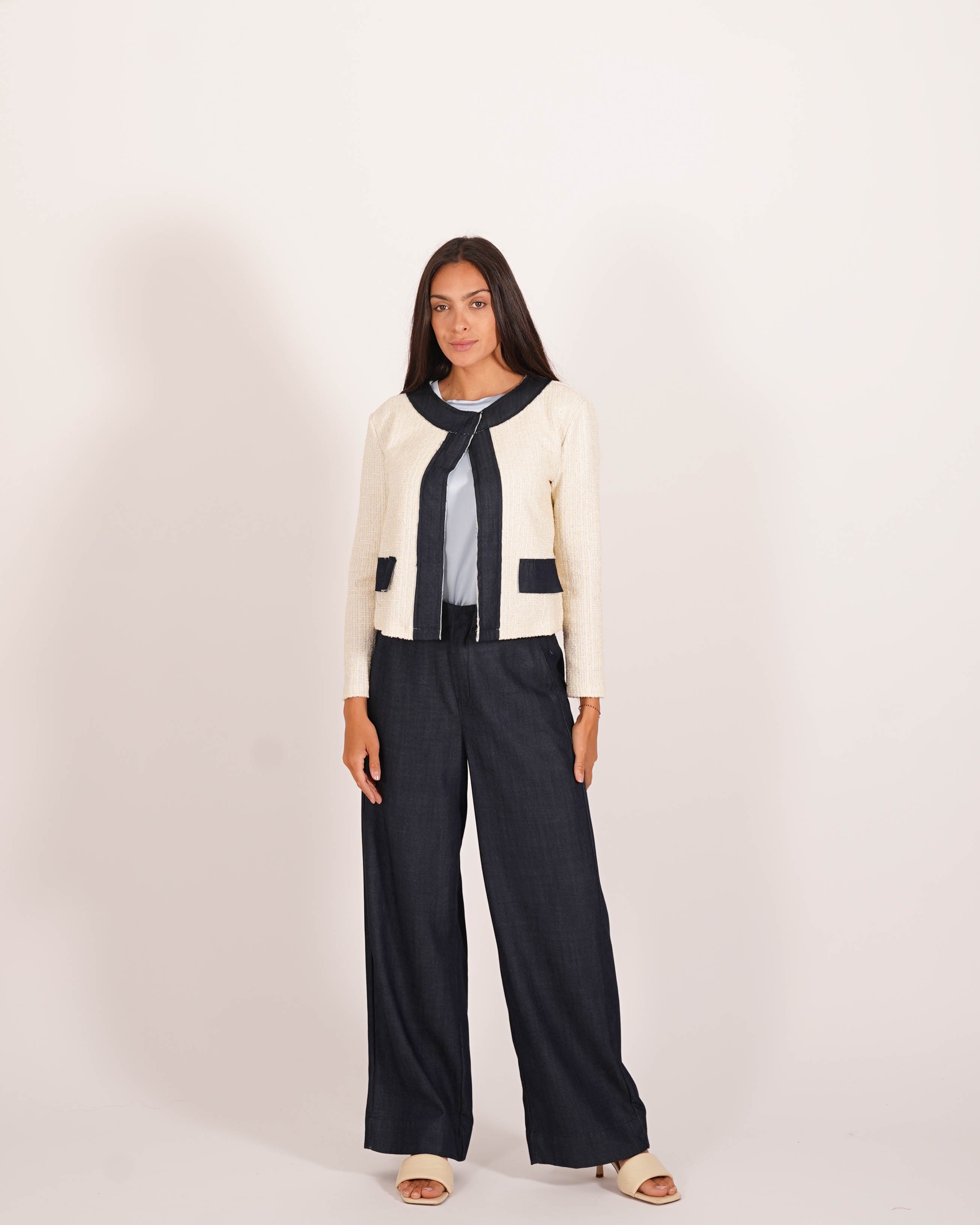 Giacca cropped con profilo in denim chambray e micropaillettes - Maddalena