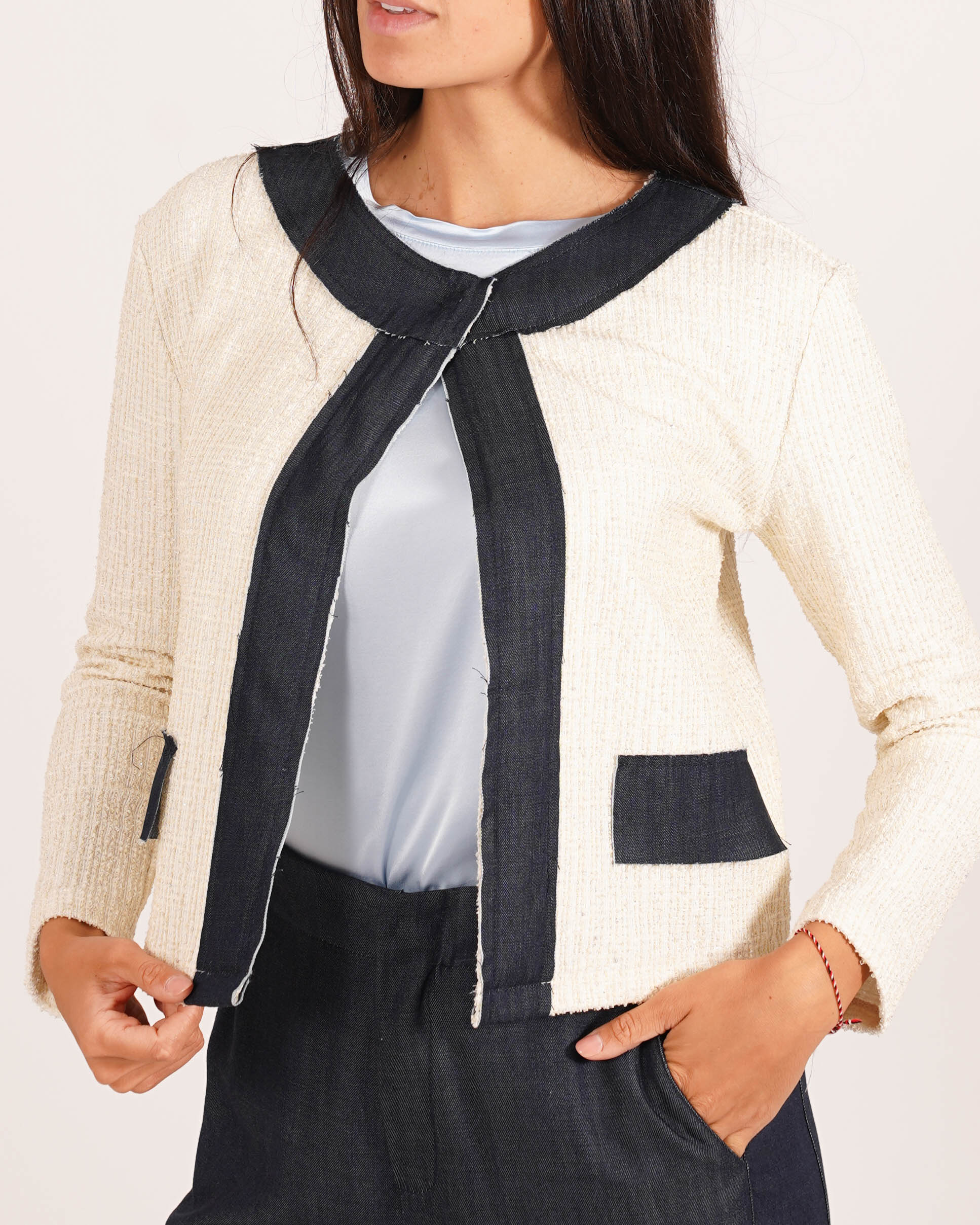 Giacca cropped con profilo in denim chambray e micropaillettes - Maddalena