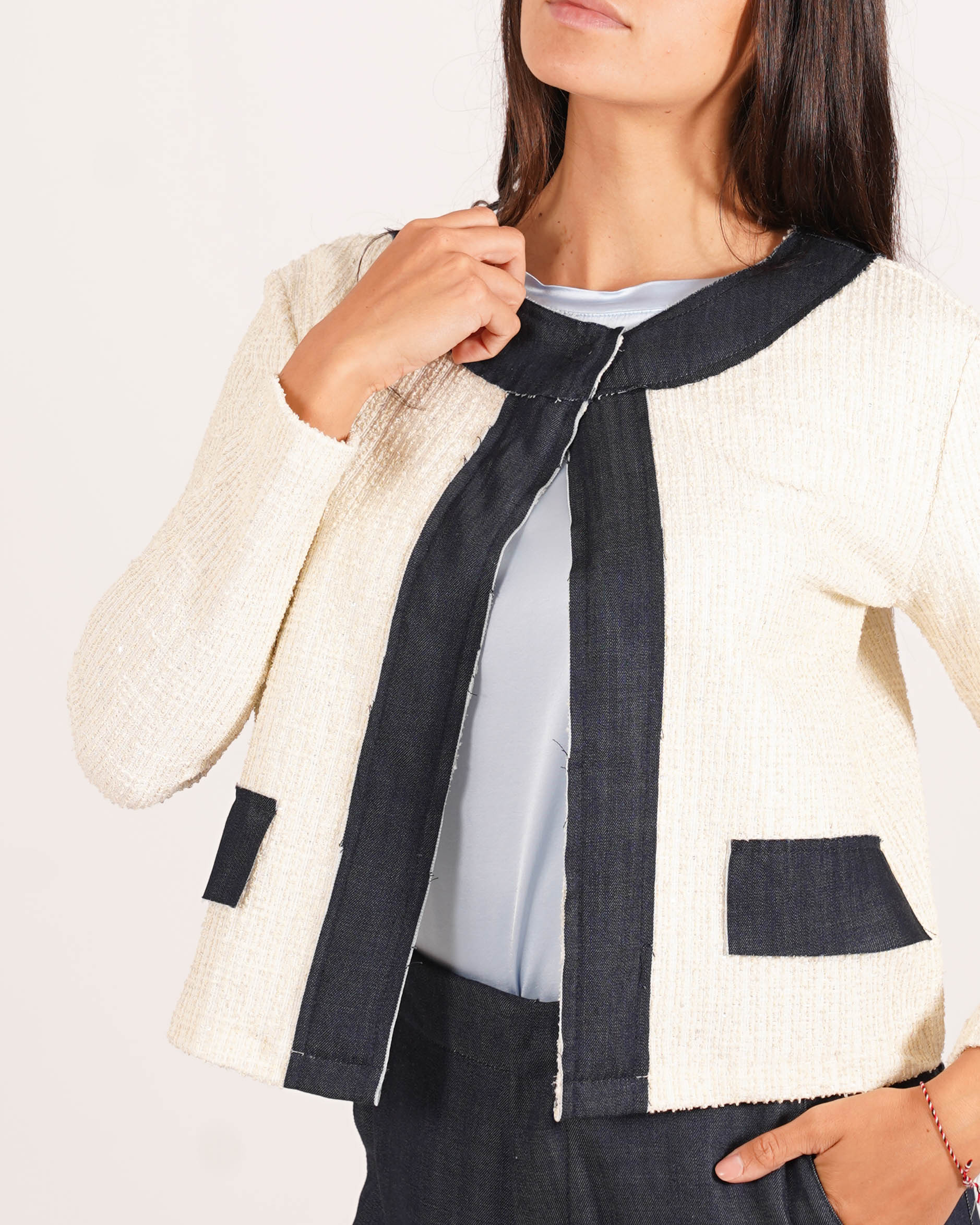 Giacca cropped con profilo in denim chambray e micropaillettes - Maddalena