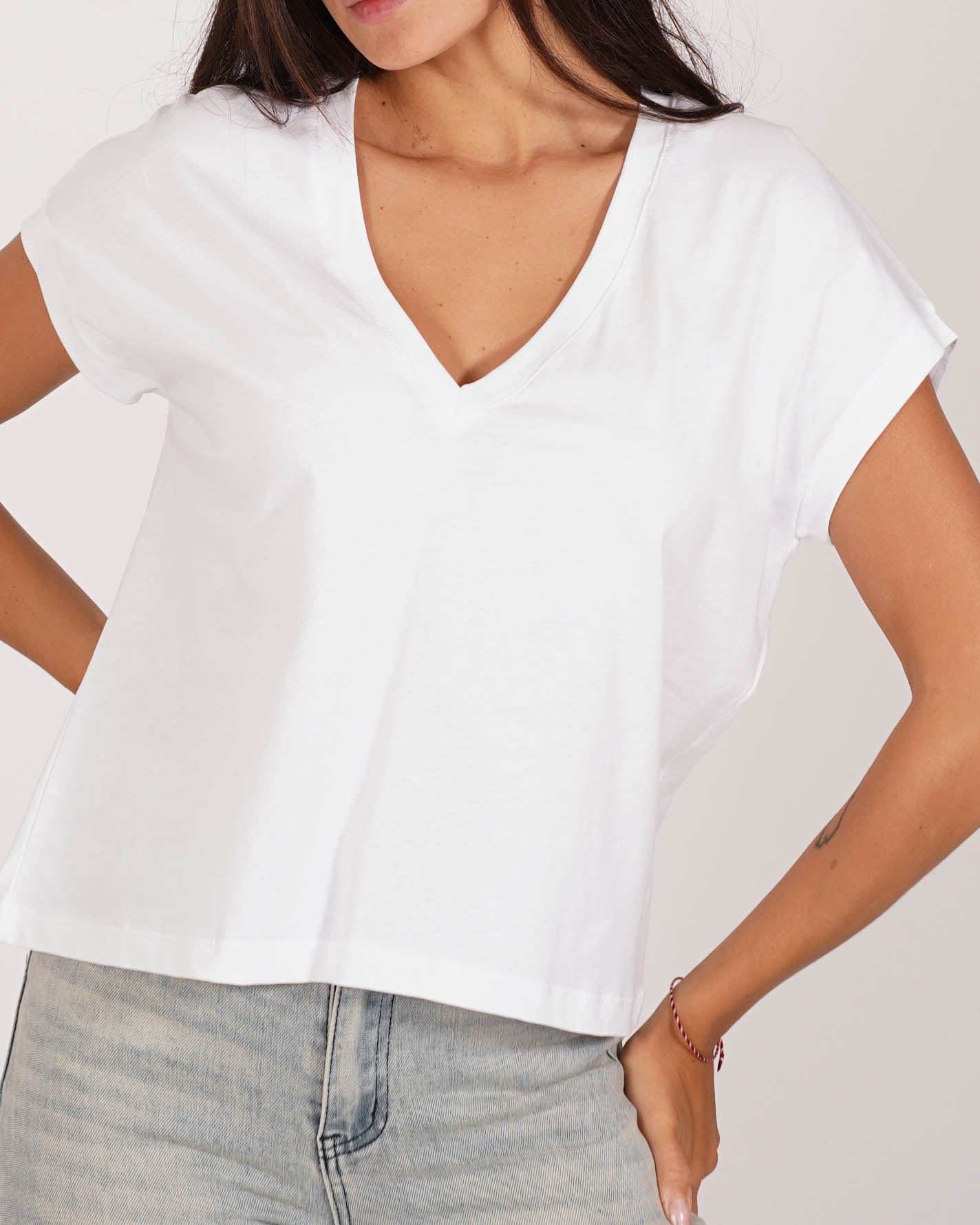 Shirt scollo a v con vestibilità regular in cotone - Costanza