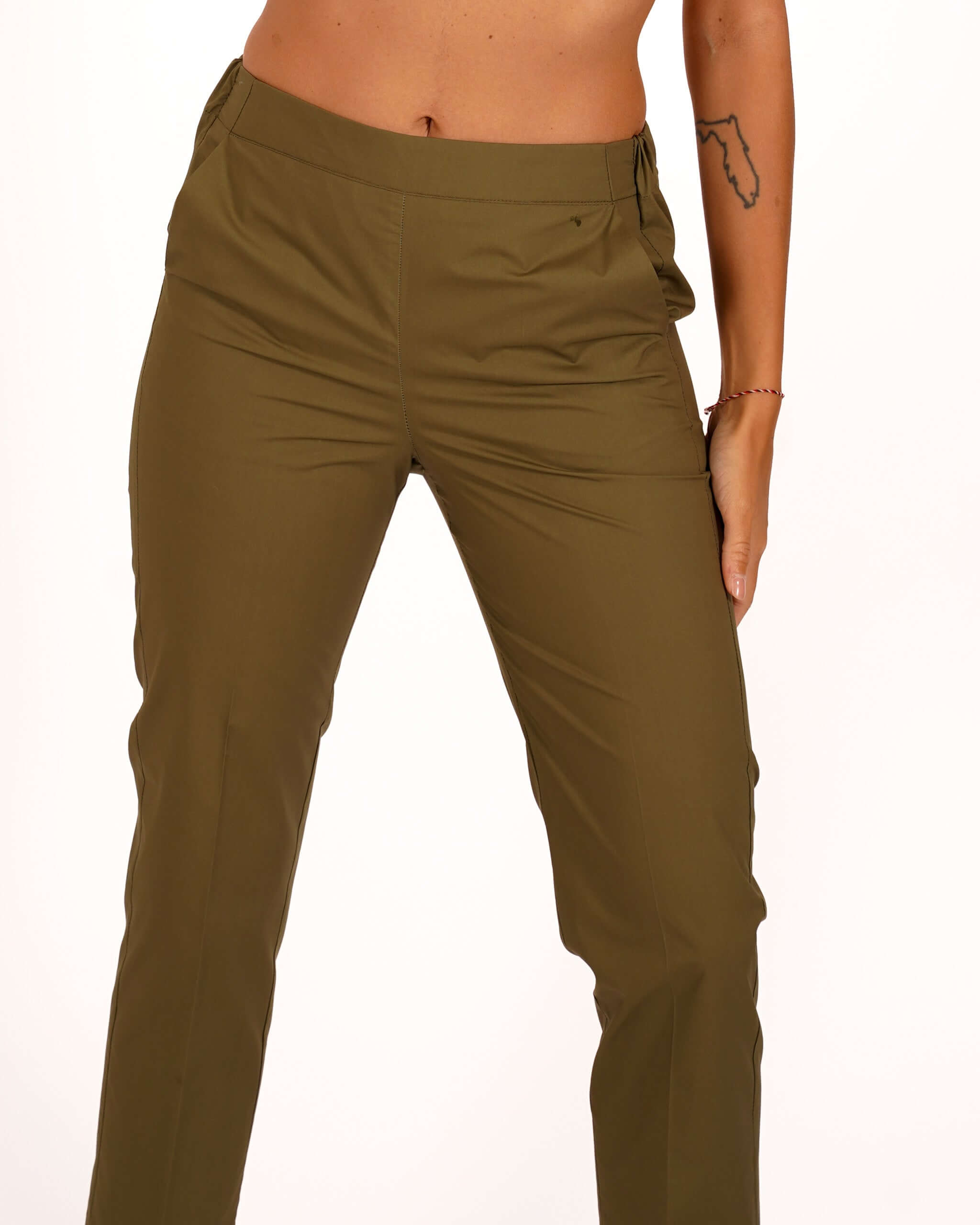 Pantaloni slim fit in tessuto di cotone con tasche ed elastico sul retro - Judas