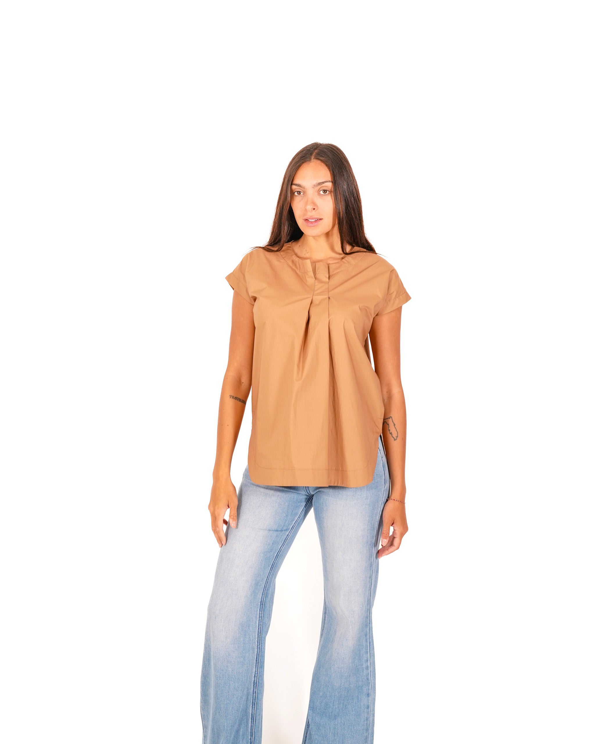 Blusa smanicata con dettaglio frontale - Terenzia
