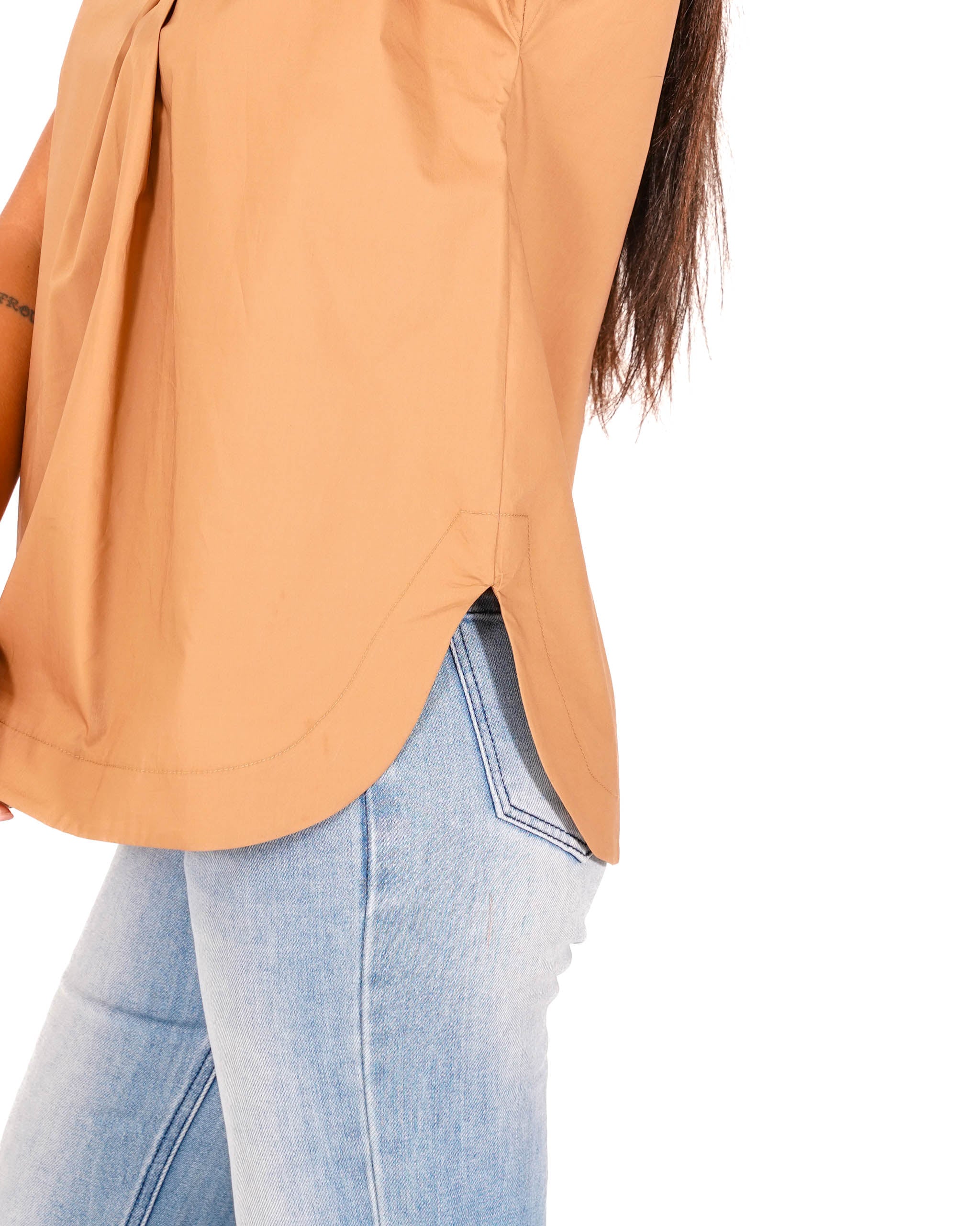 Blusa smanicata con dettaglio frontale - Terenzia
