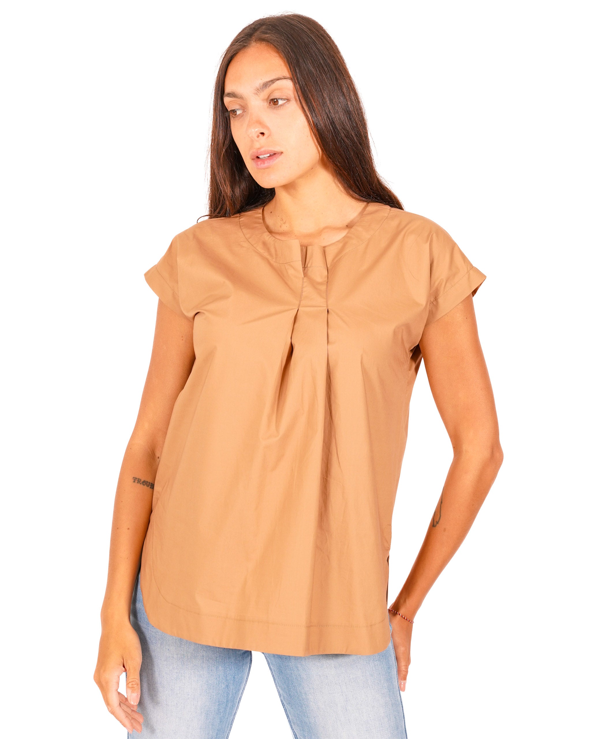 Blusa smanicata con dettaglio frontale - Terenzia