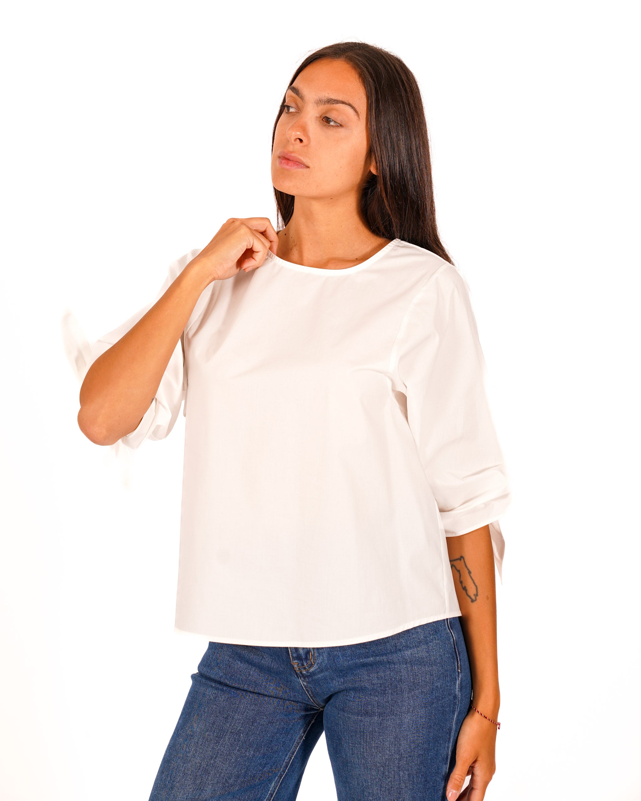 Blusa girocollo in cotone con fiocco su maniche - Tisbe
