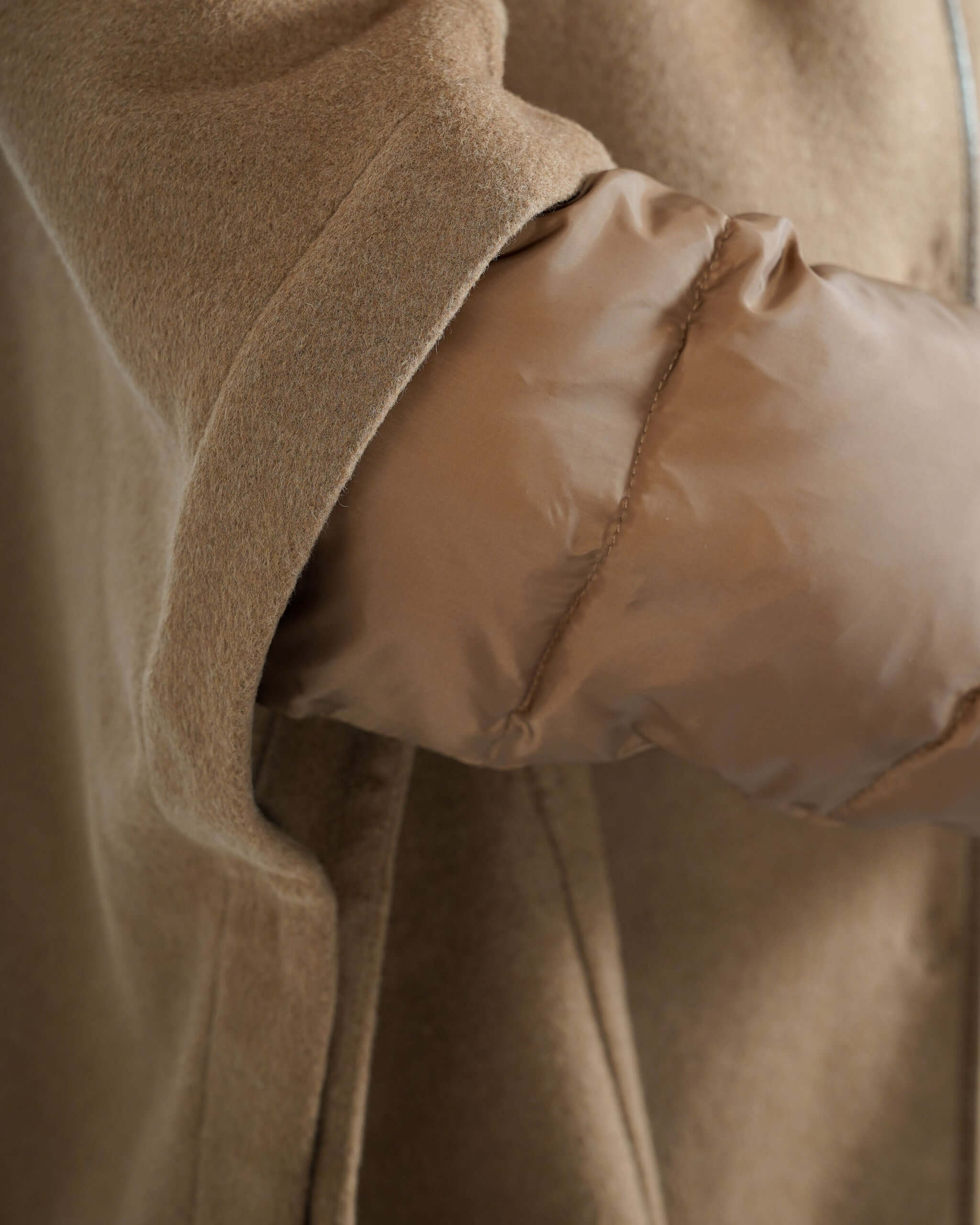 Cappa in mano lana con polsini e cappuccio in trapuntina removibile - Eufemia - Hope Fashion