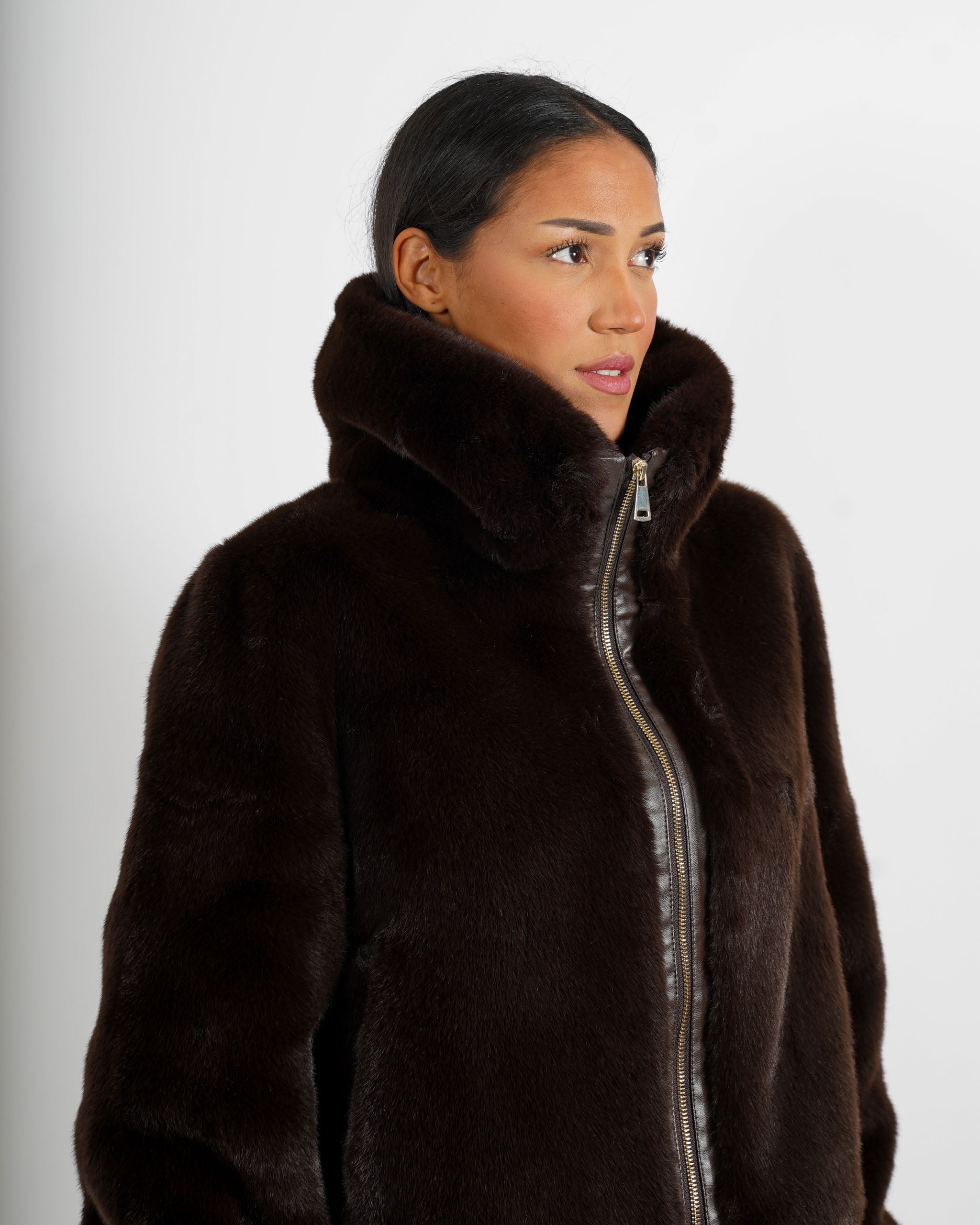 Bomber con cappuccio e zip in eco fur - Laguna