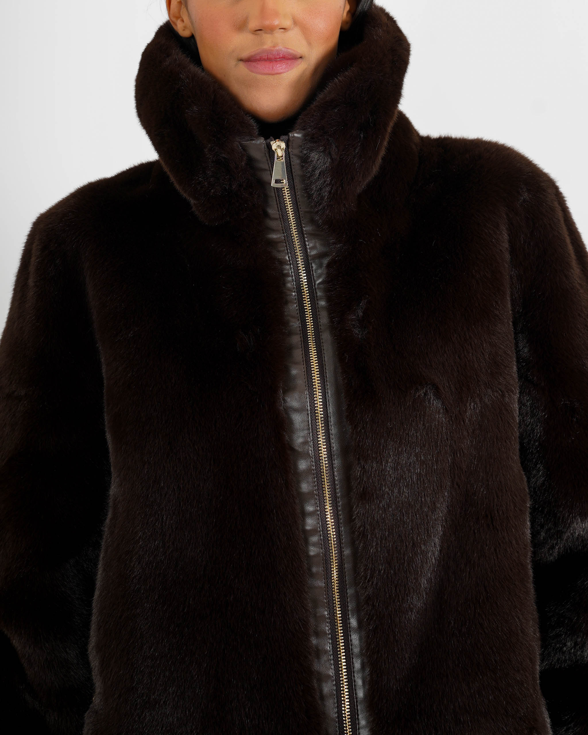 Bomber con cappuccio e zip in eco fur - Laguna