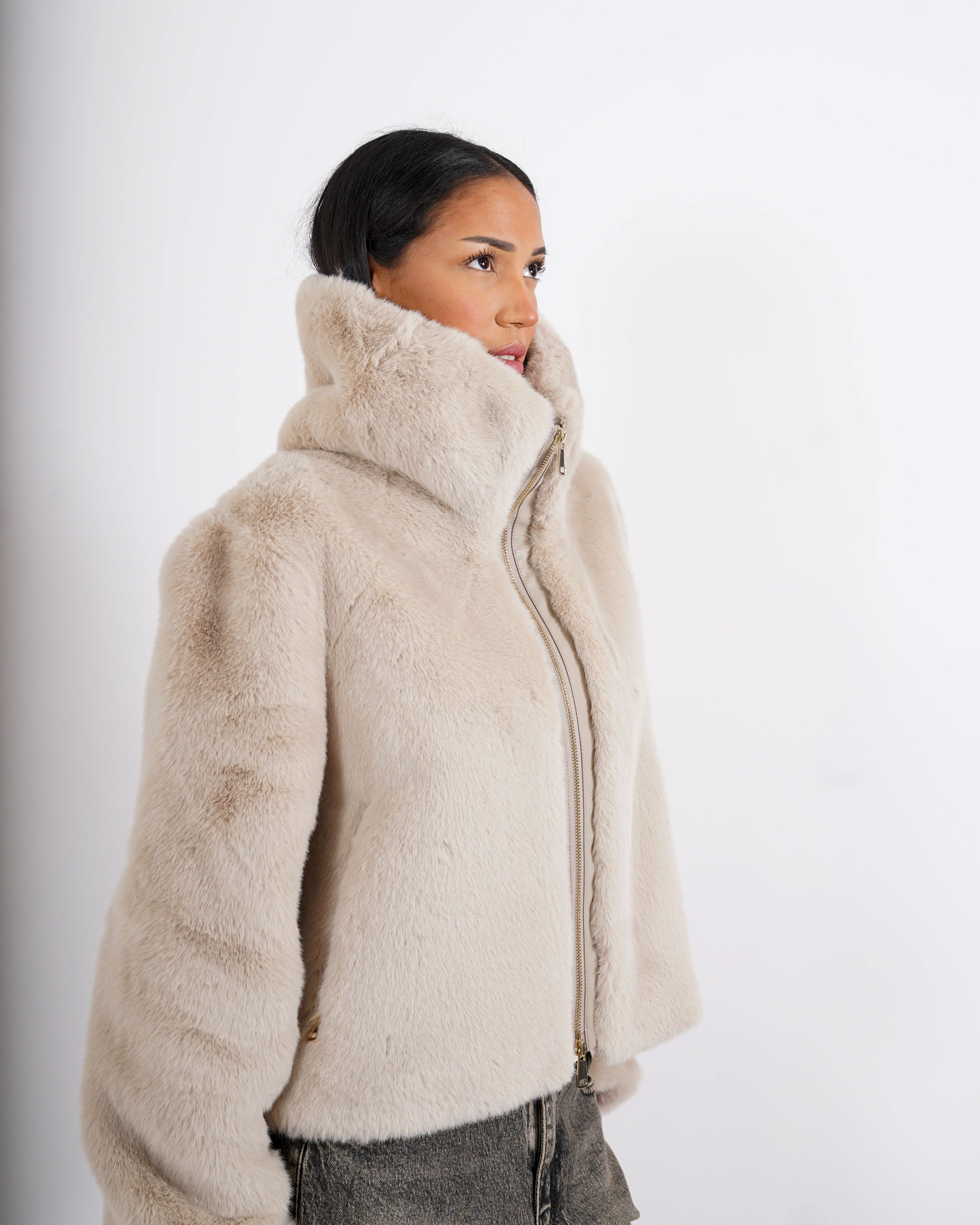 Bomber con cappuccio e zip in eco fur - Laguna