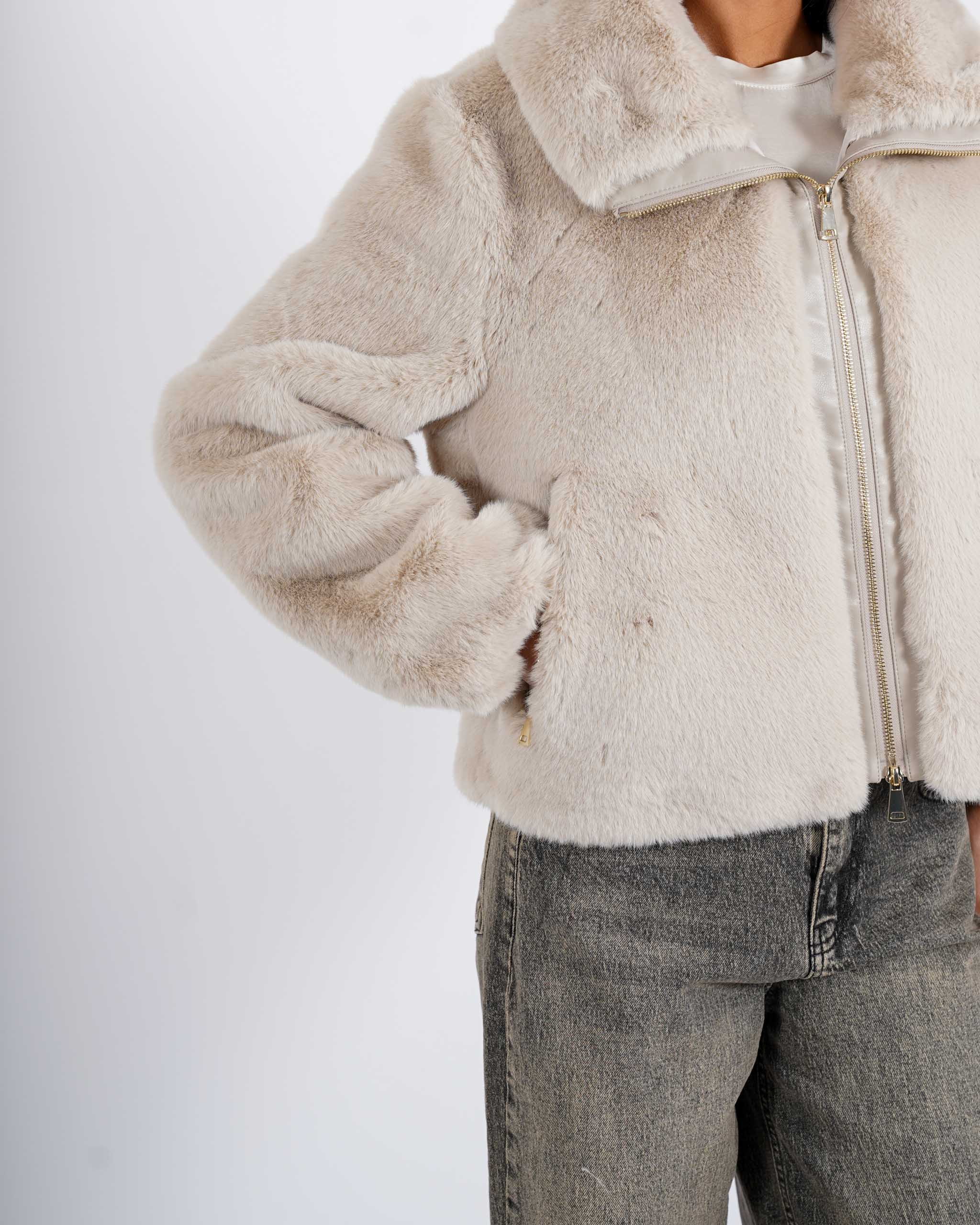 Bomber con cappuccio e zip in eco fur - Laguna