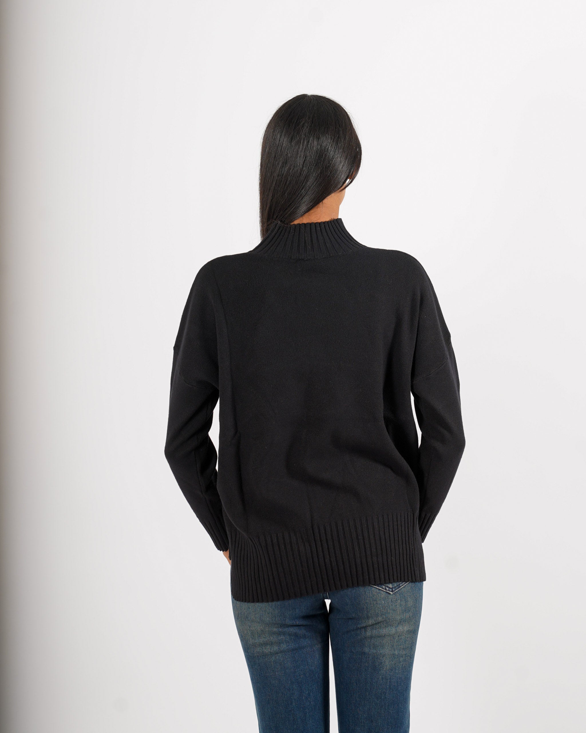 Maglia collo alto con spacchetti sul fondo - Gesso