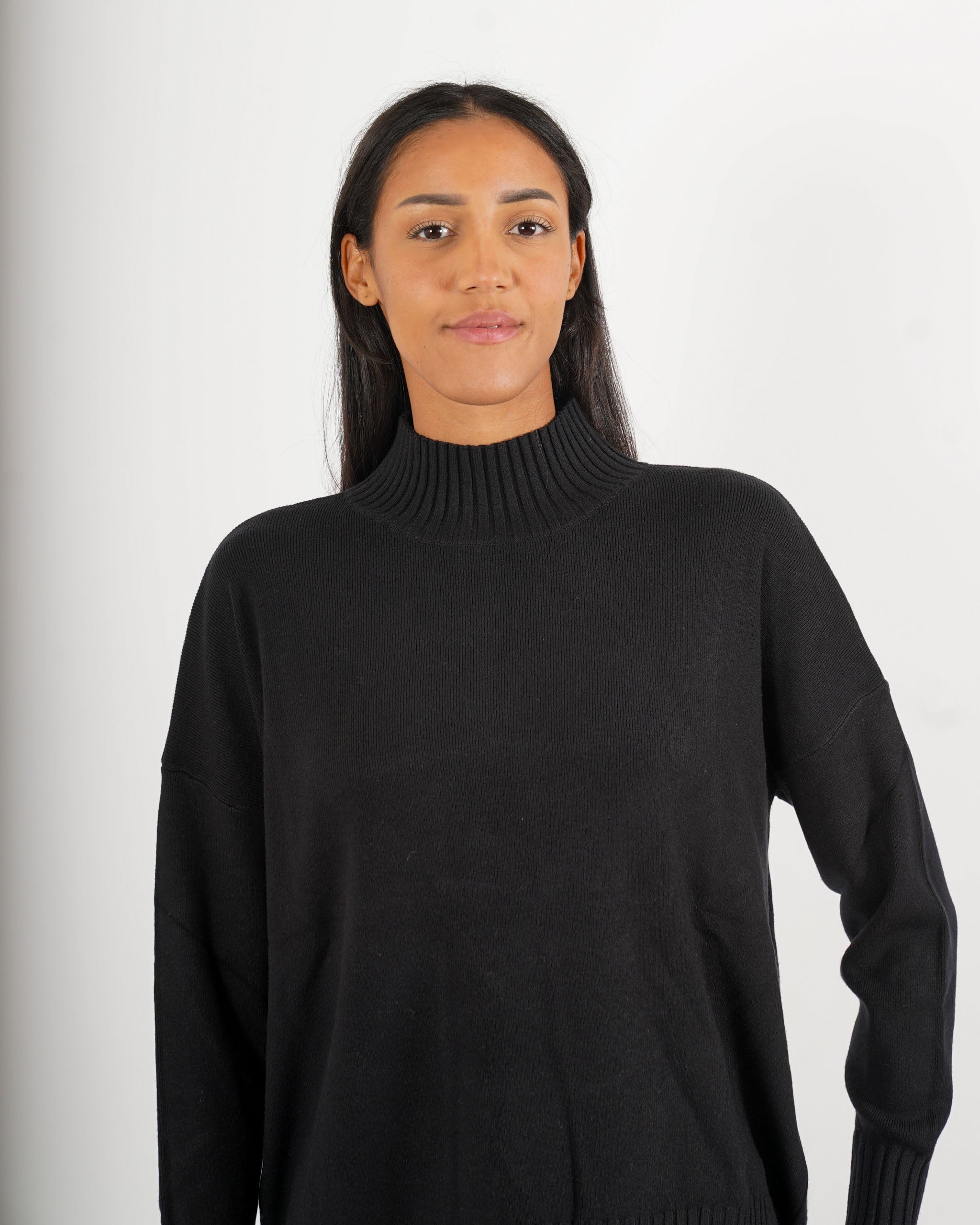 Maglia collo alto con spacchetti sul fondo - Gesso