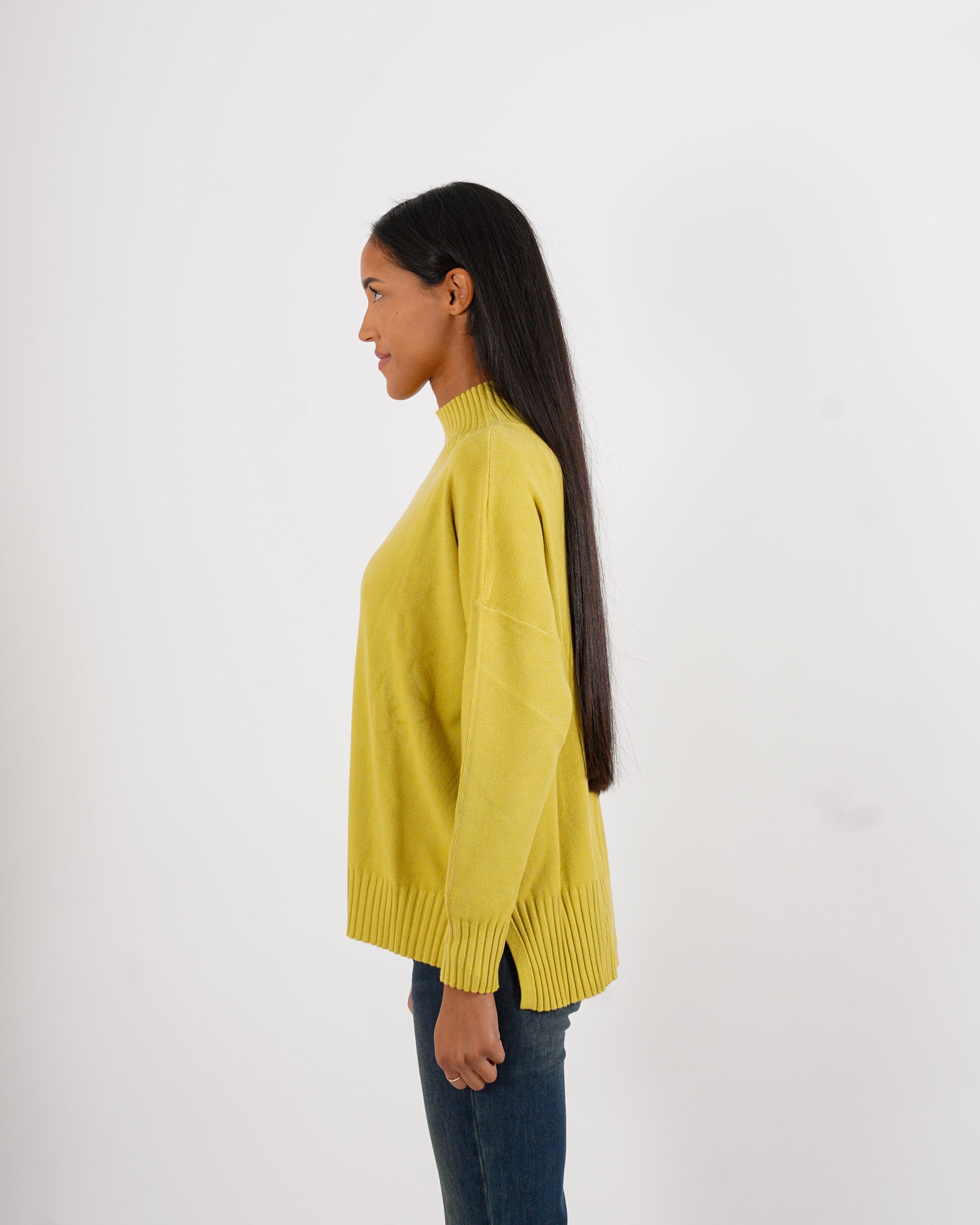 Maglia collo alto con spacchetti sul fondo - Gesso