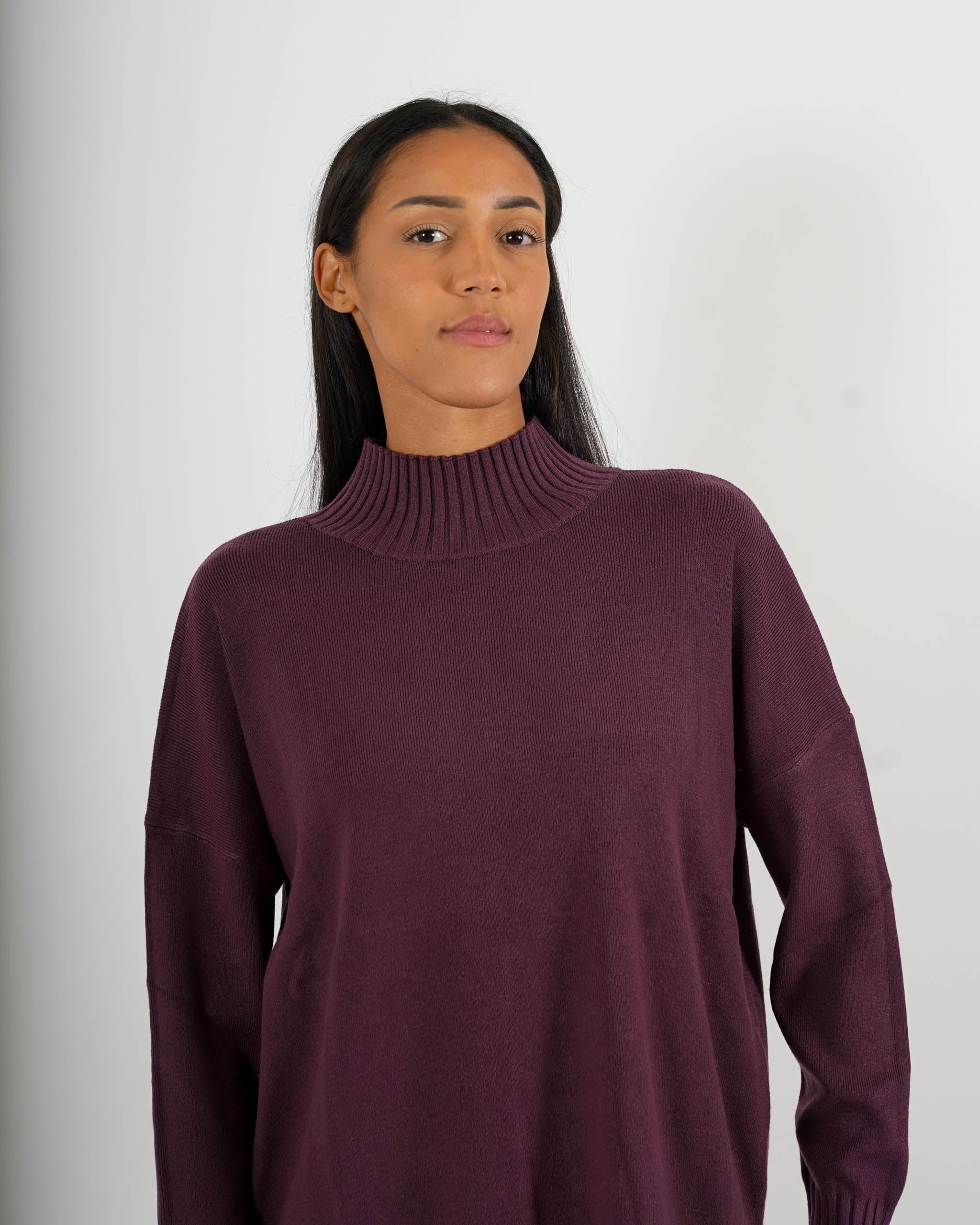 Maglia collo alto con spacchetti sul fondo - Gesso