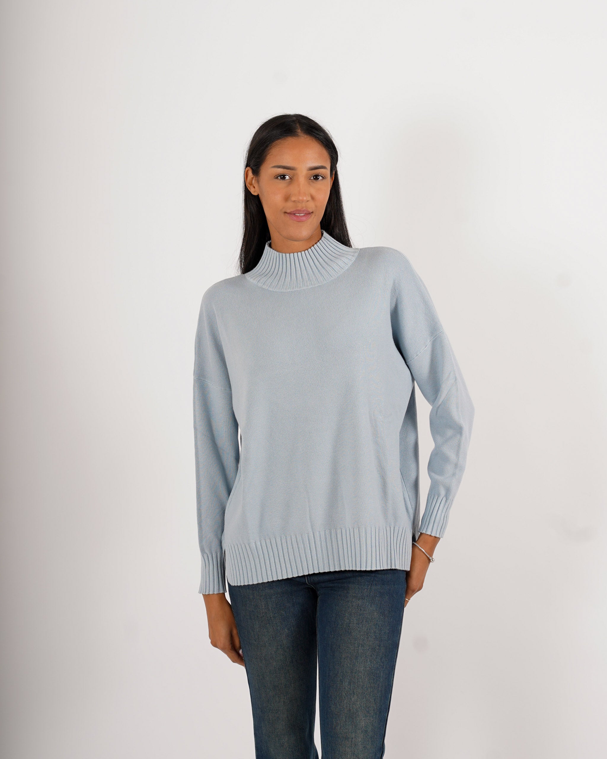 Maglia collo alto con spacchetti sul fondo - Gesso