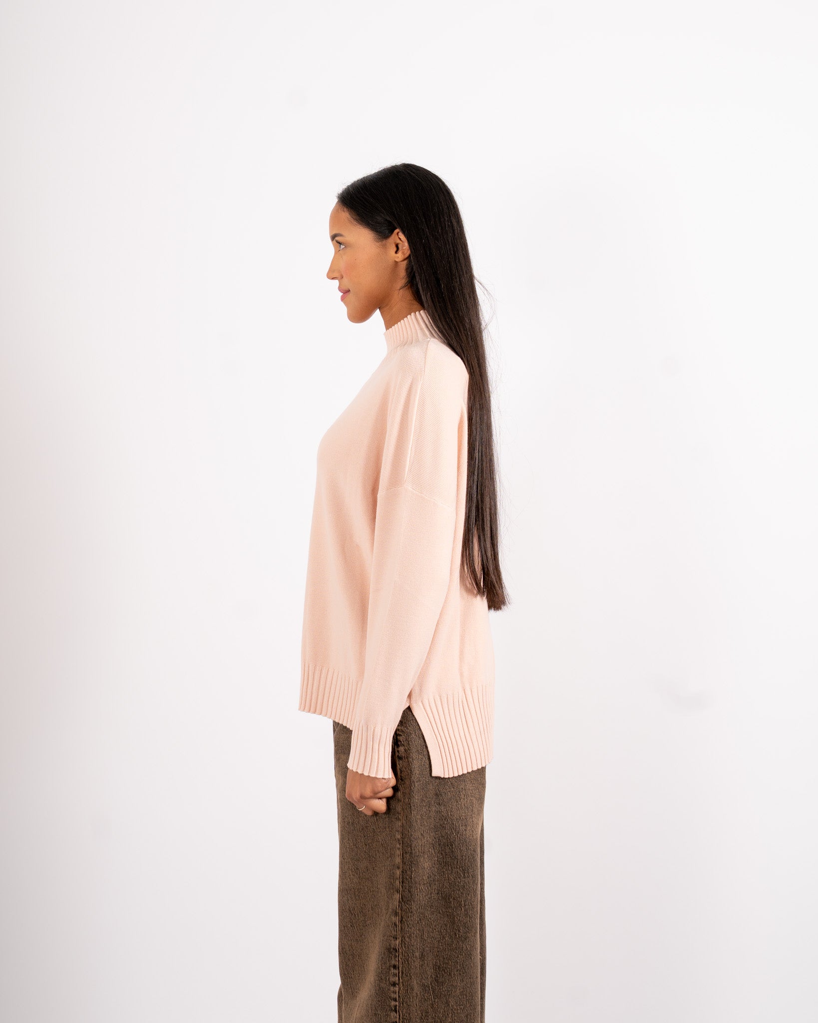 Maglia collo alto con spacchetti sul fondo - Gesso