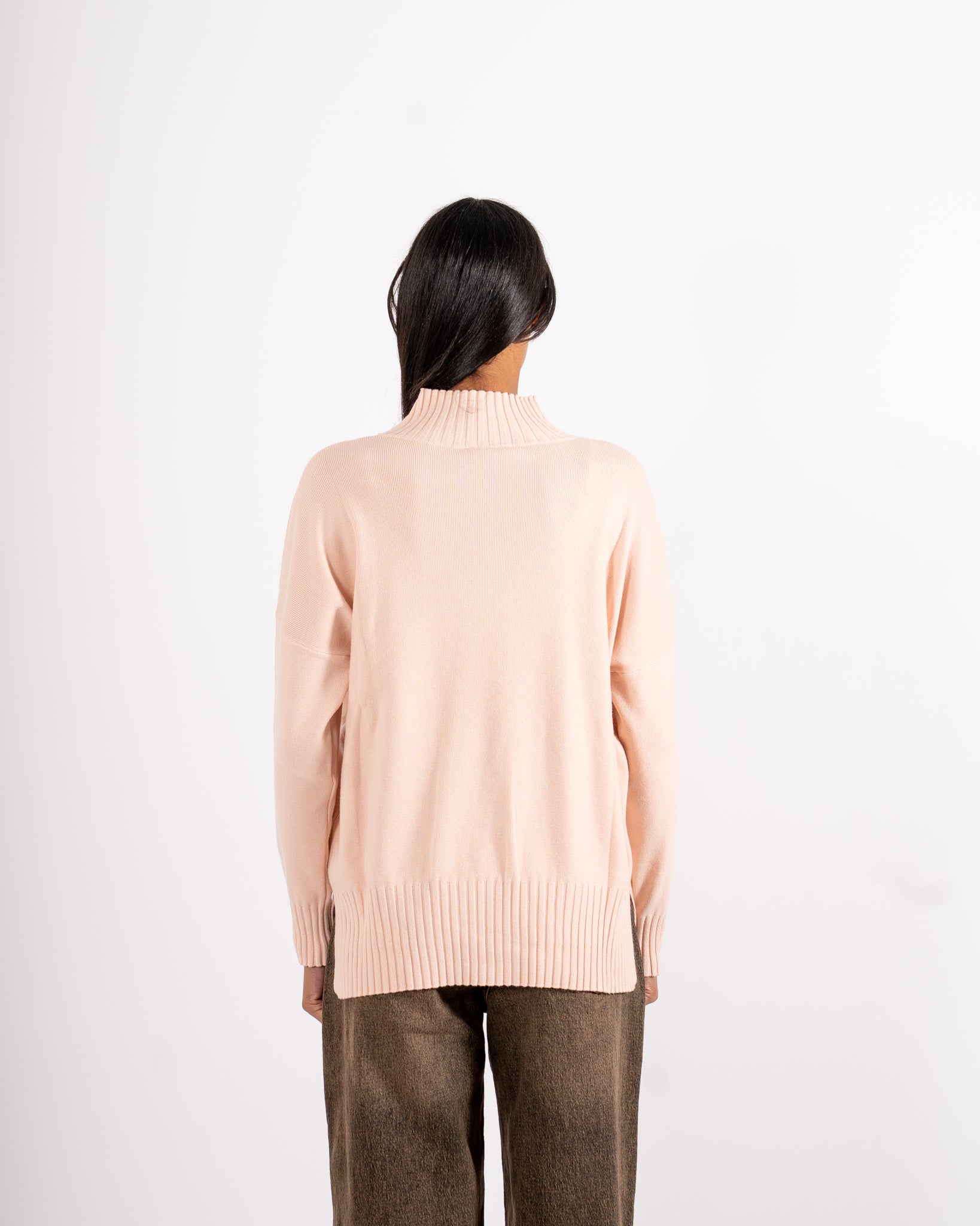Maglia collo alto con spacchetti sul fondo - Gesso