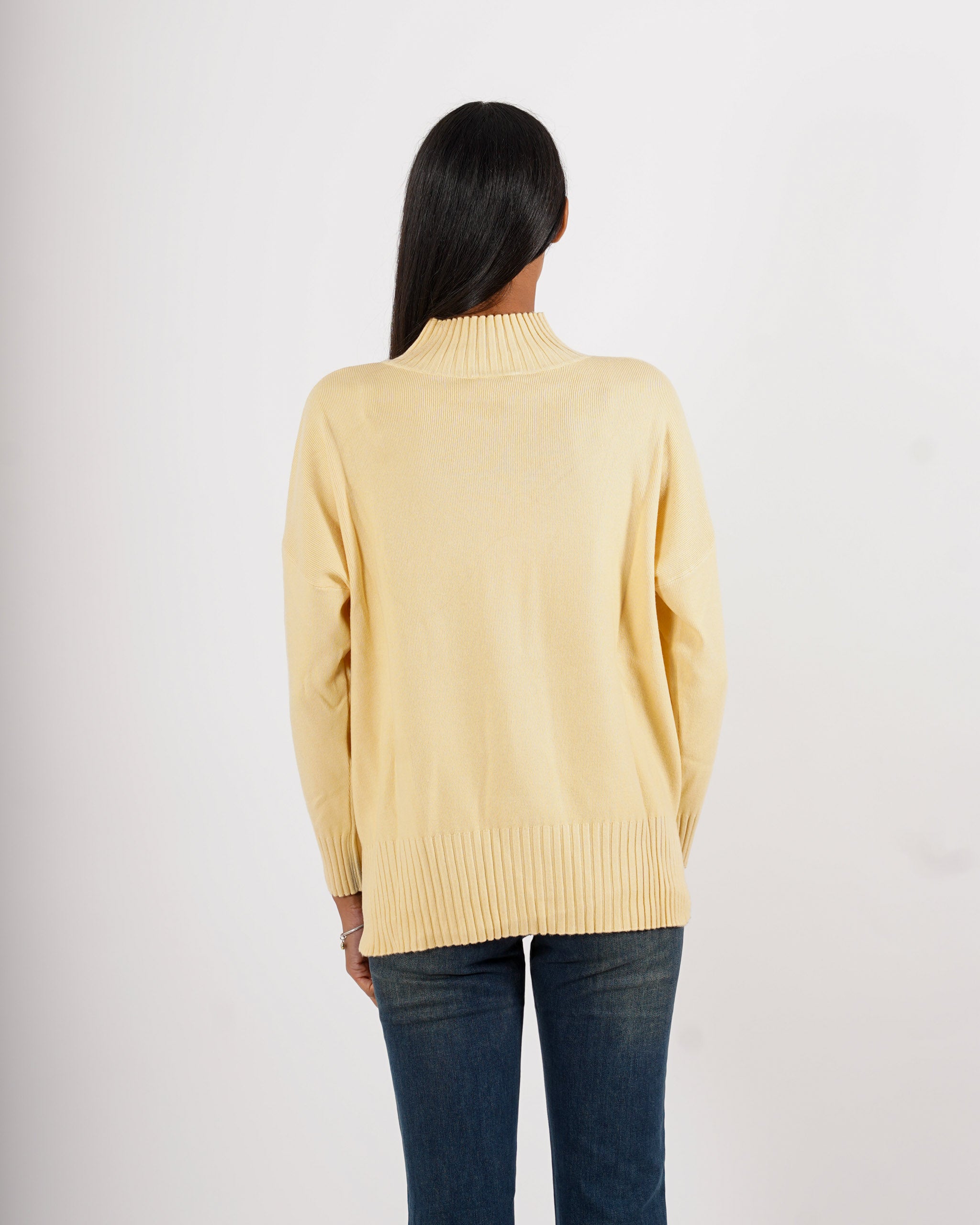 Maglia collo alto con spacchetti sul fondo - Gesso