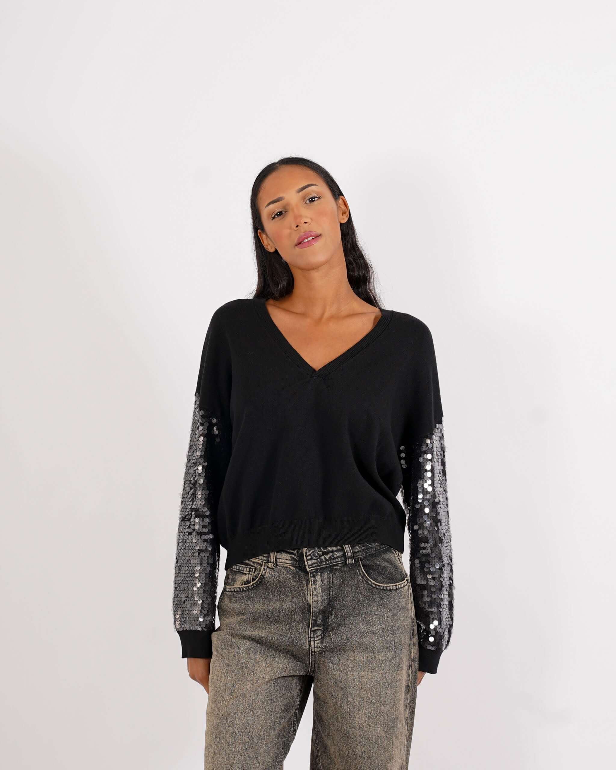 Maglia scollo a v con paillettes su maniche - Barnaba - Hope Fashion