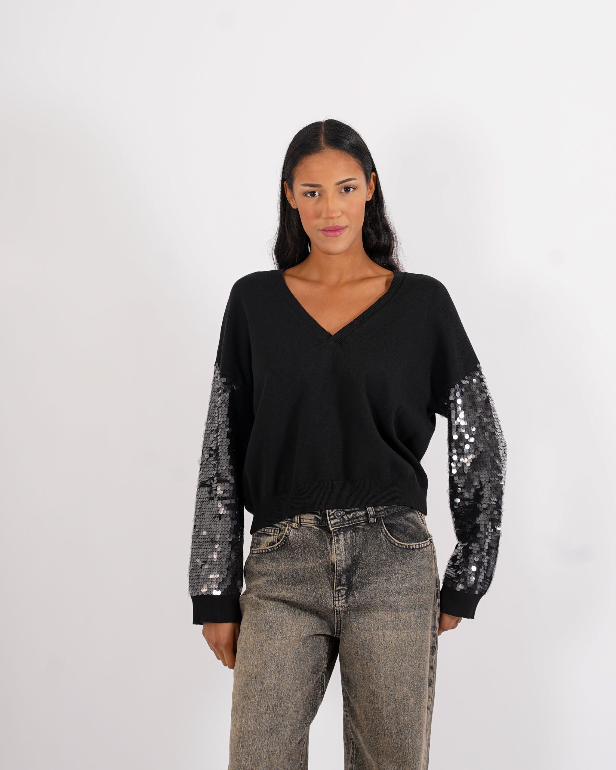 Maglia scollo a v con paillettes su maniche - Barnaba