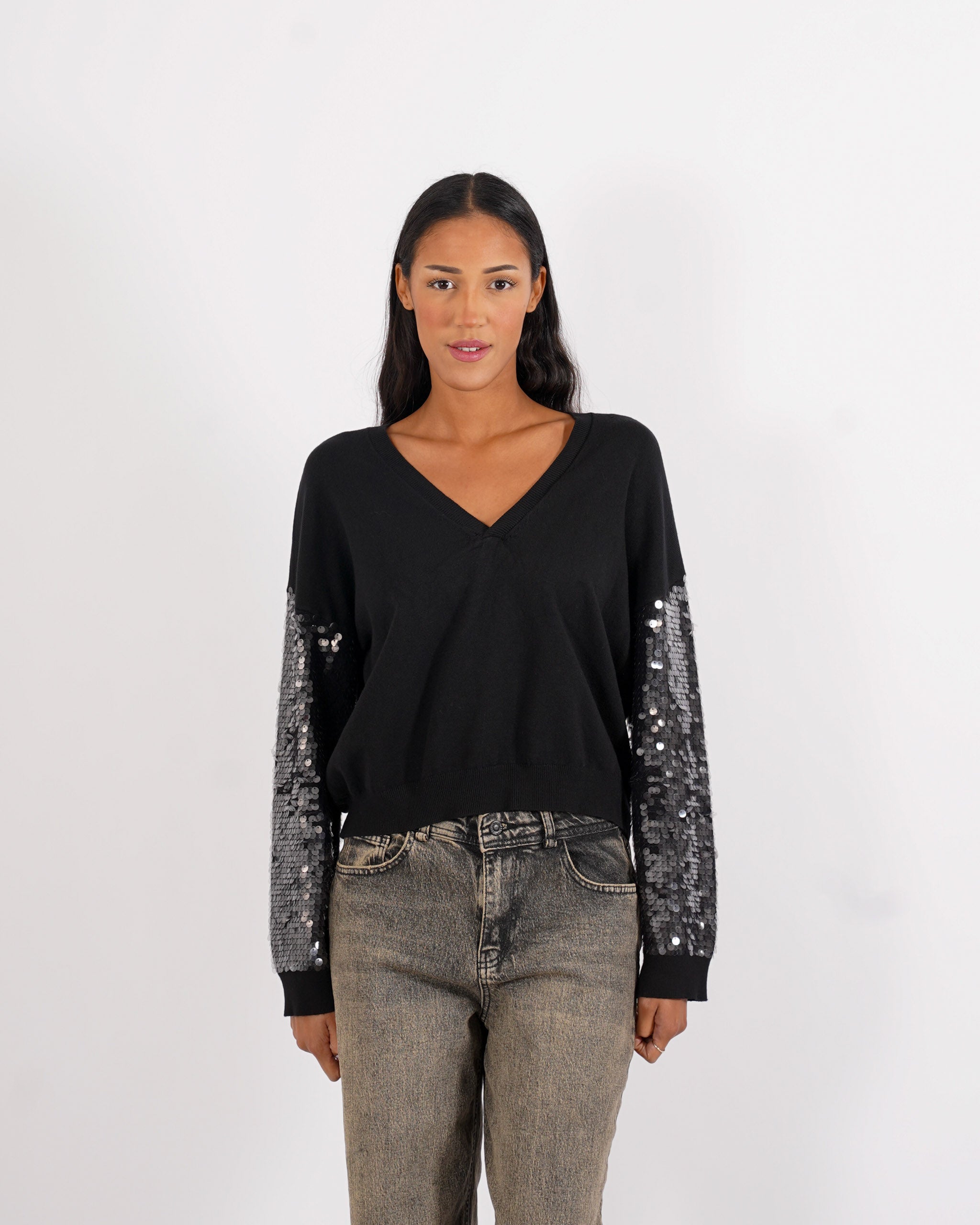 Maglia scollo a v con paillettes su maniche - Barnaba