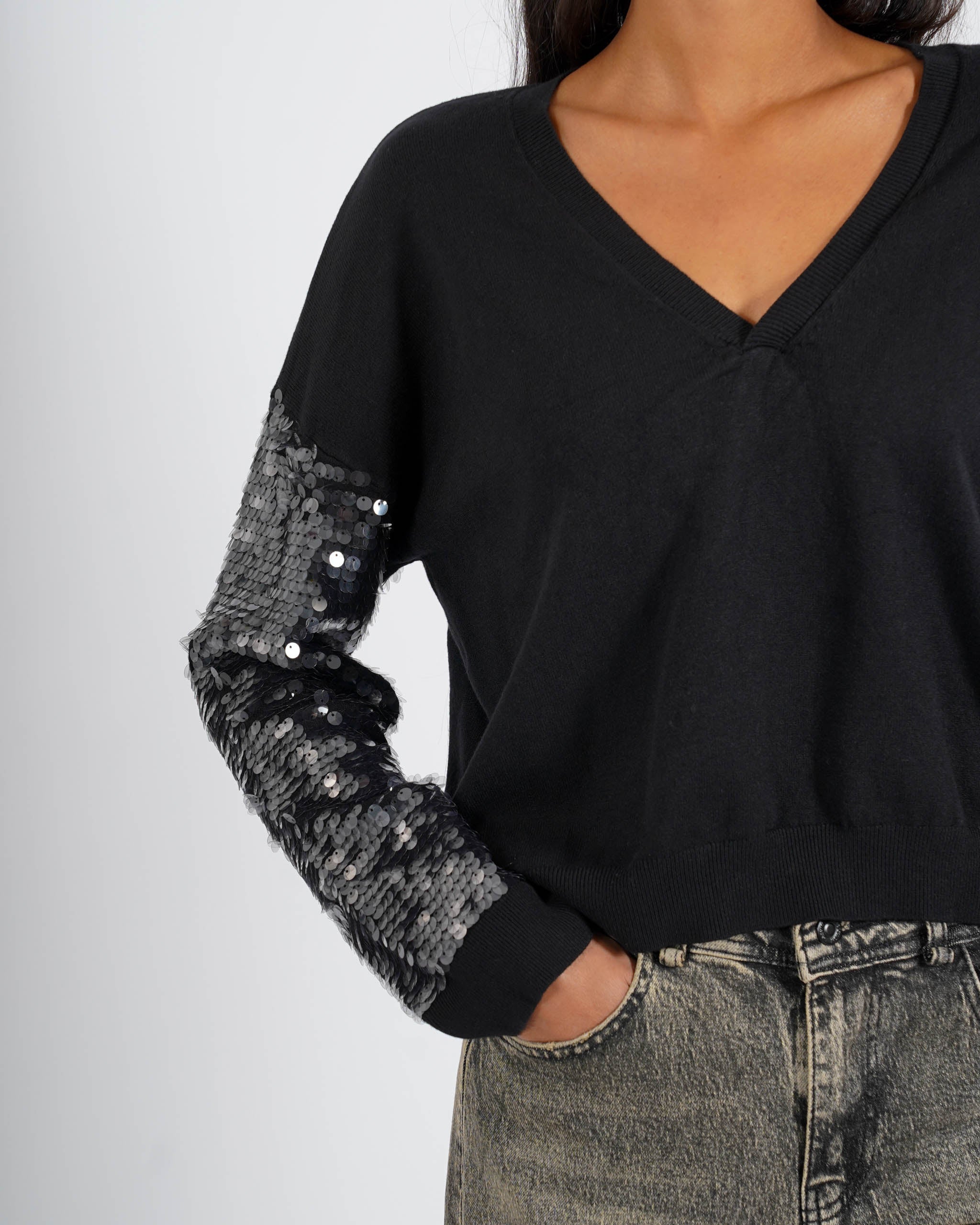 Maglia scollo a v con paillettes su maniche - Barnaba