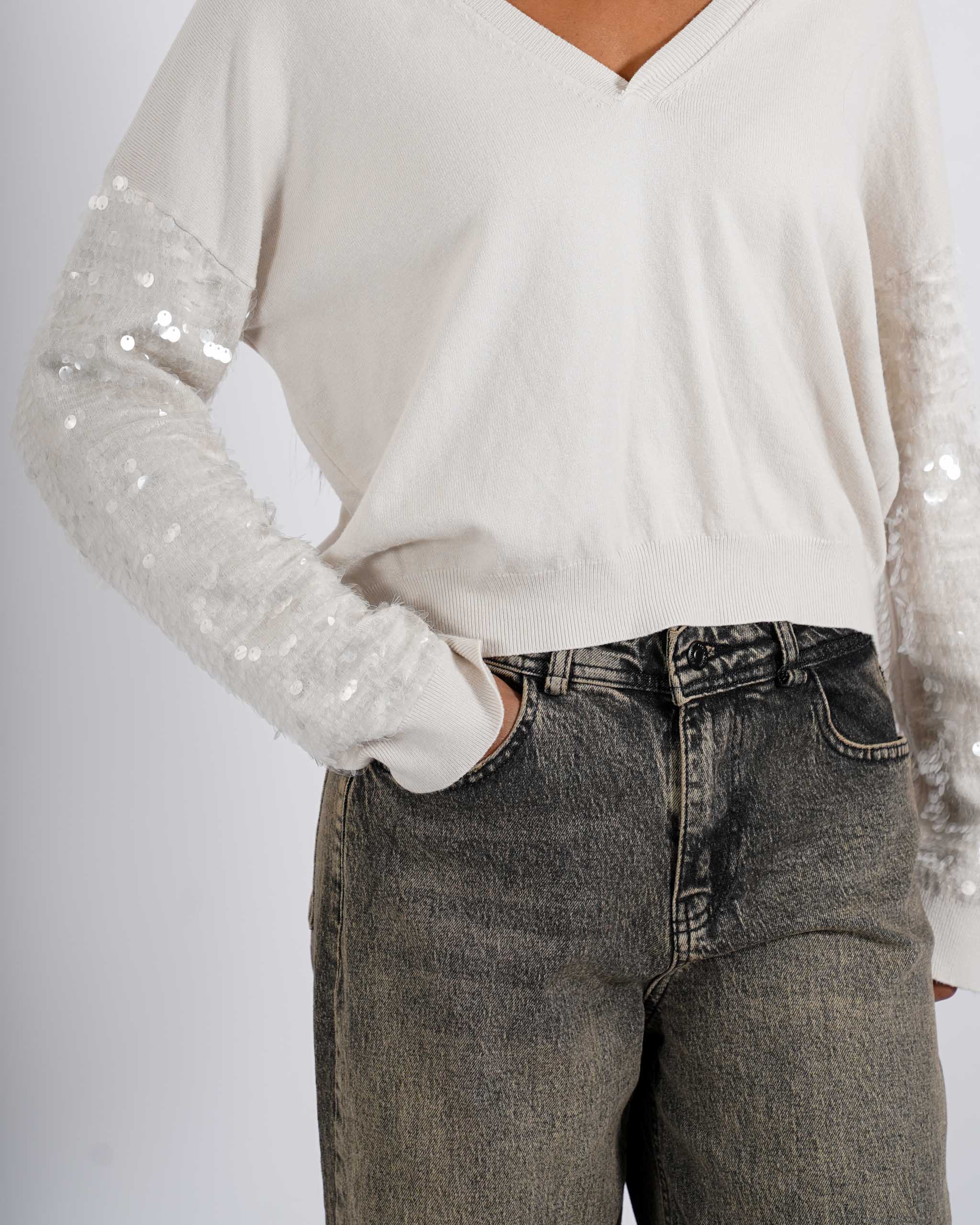 Maglia scollo a v con paillettes su maniche - Barnaba