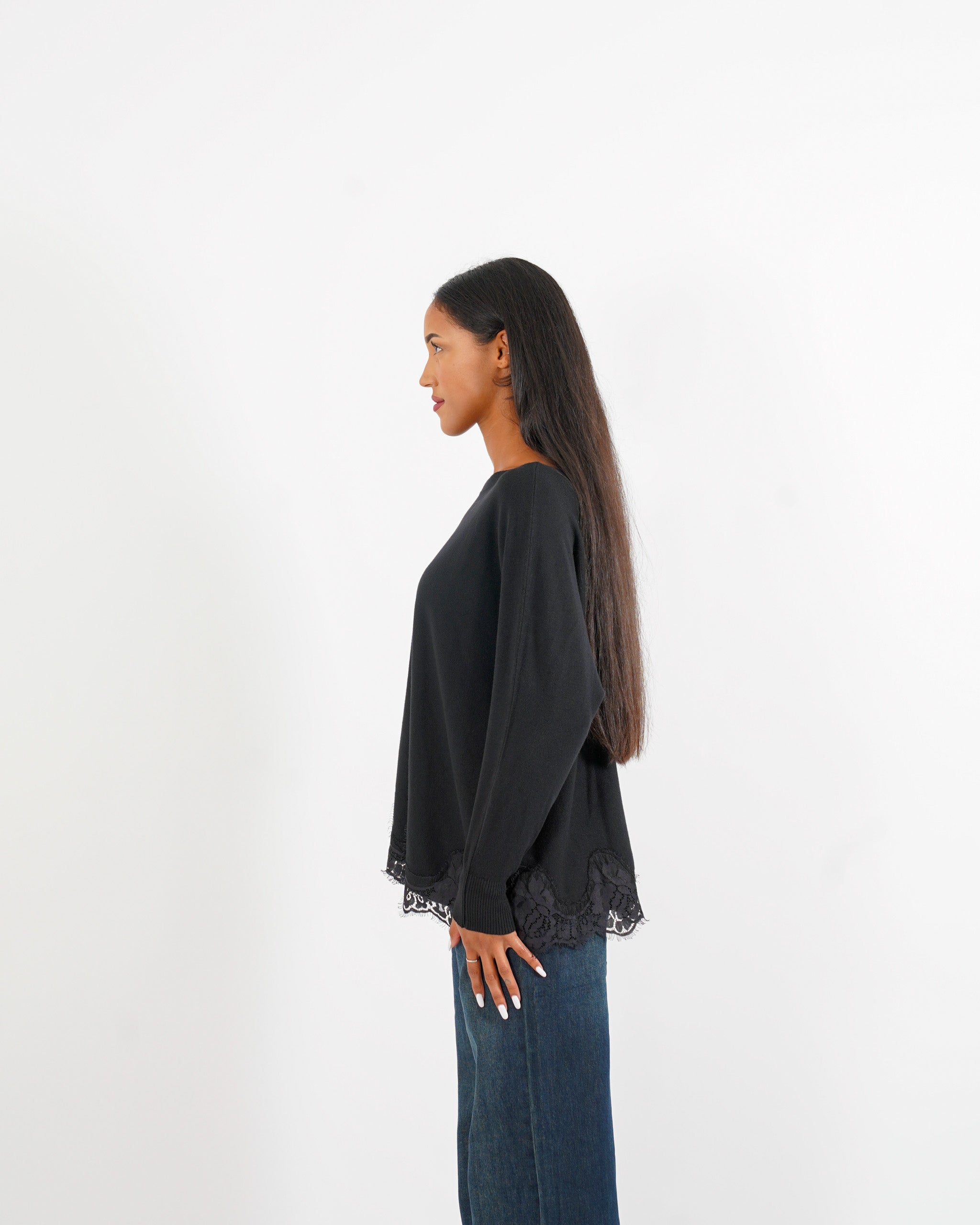 Maglia girocollo con pizzo macramè sul fondo - Dalmazia