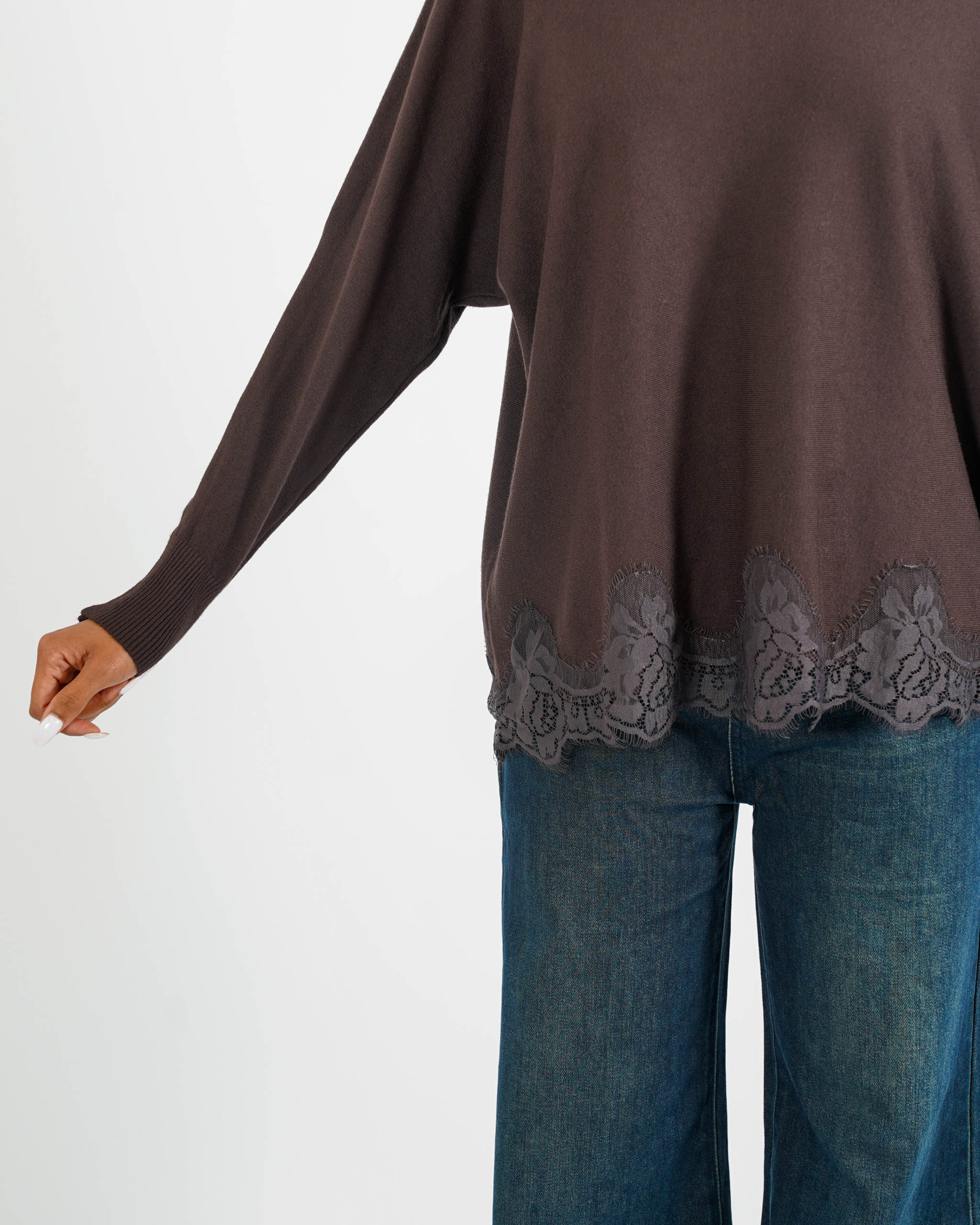 Maglia girocollo con pizzo macramè sul fondo - Dalmazia
