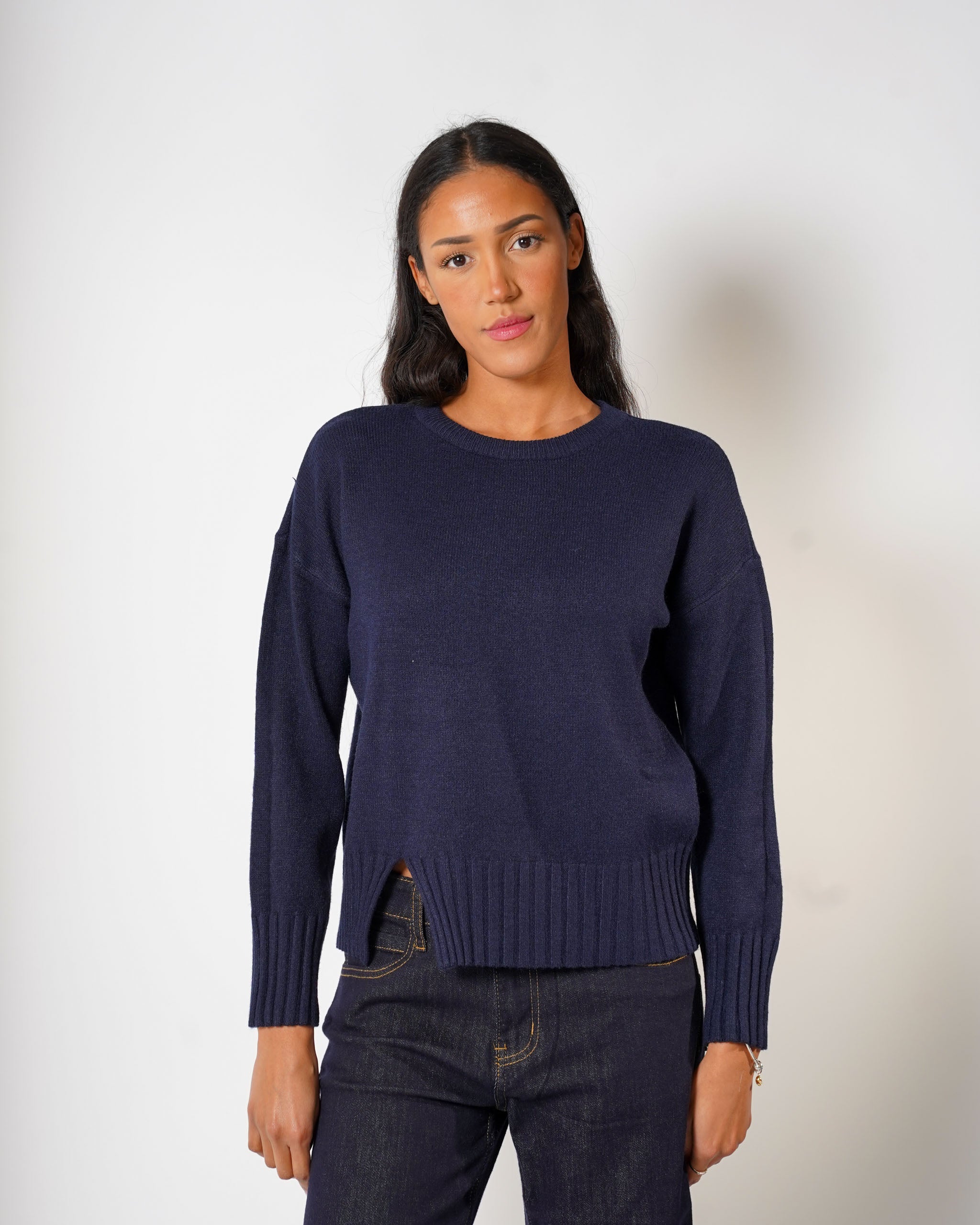 Maglia girocollo minimal con spacco frontale - Fulgenzia