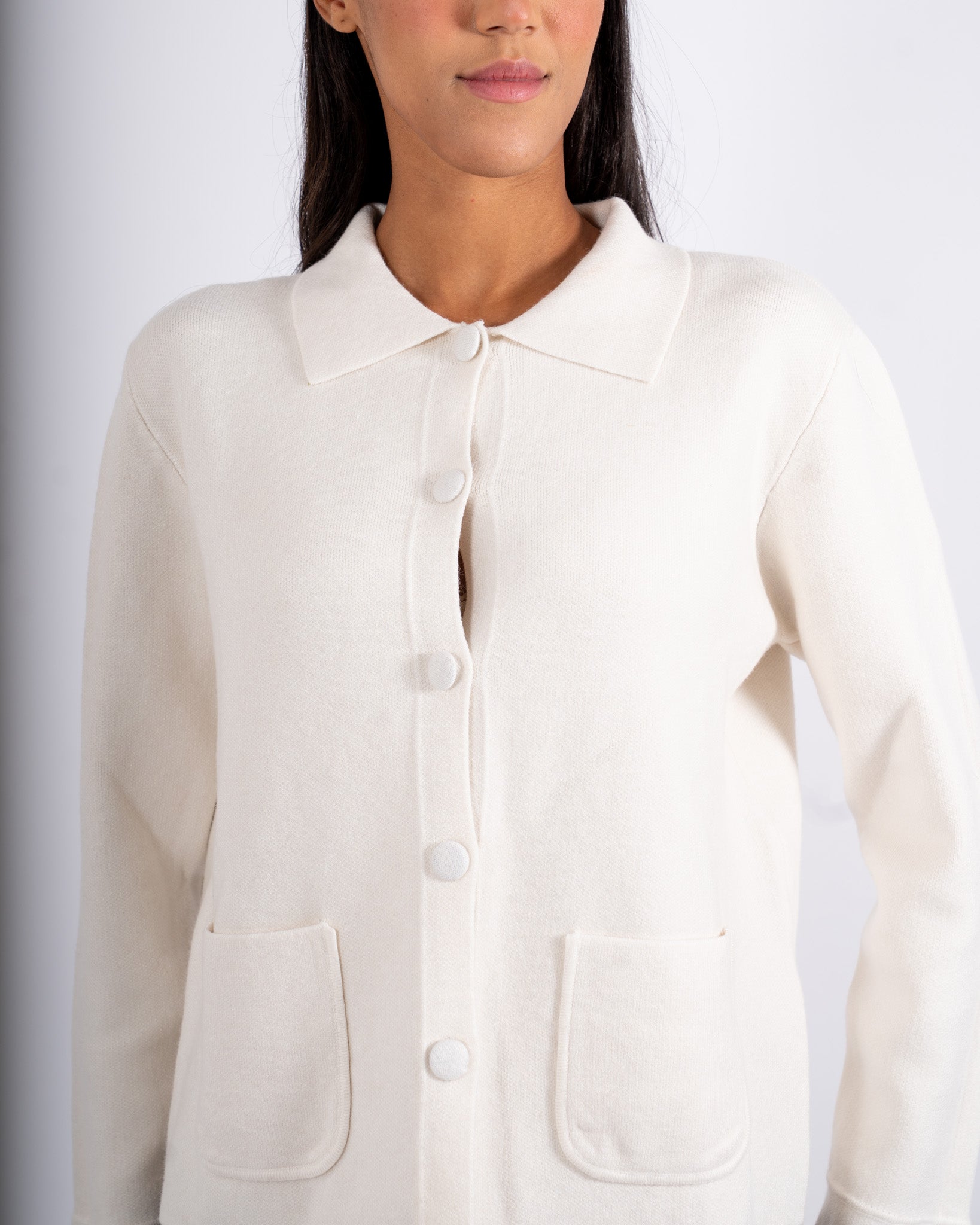 Cardigan in maglia con bottoni tono su tono e tasche frontali - Donata