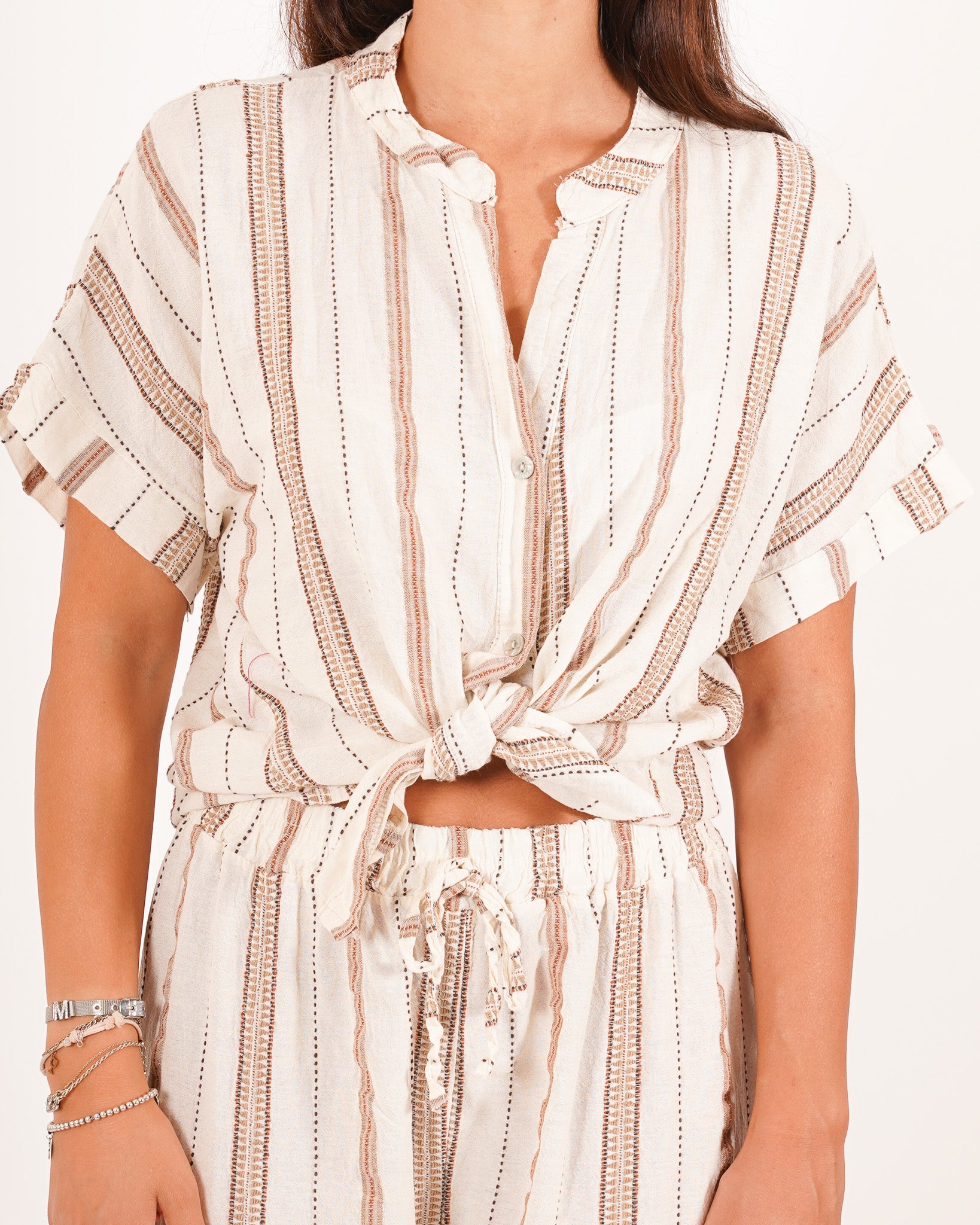 Camicia mezza manica con ricamo e nodo frontale - Benedetta
