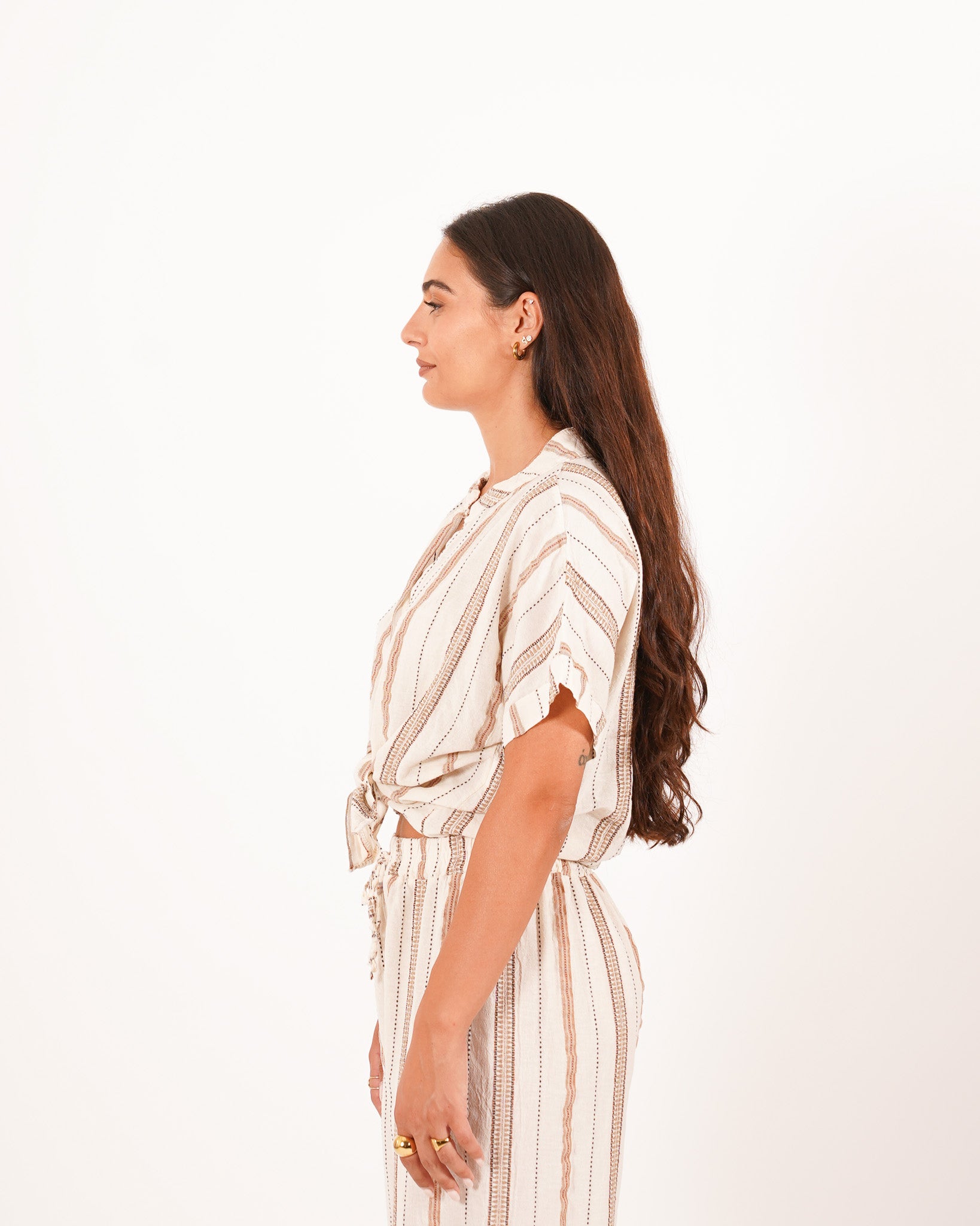Camicia mezza manica con ricamo e nodo frontale - Benedetta