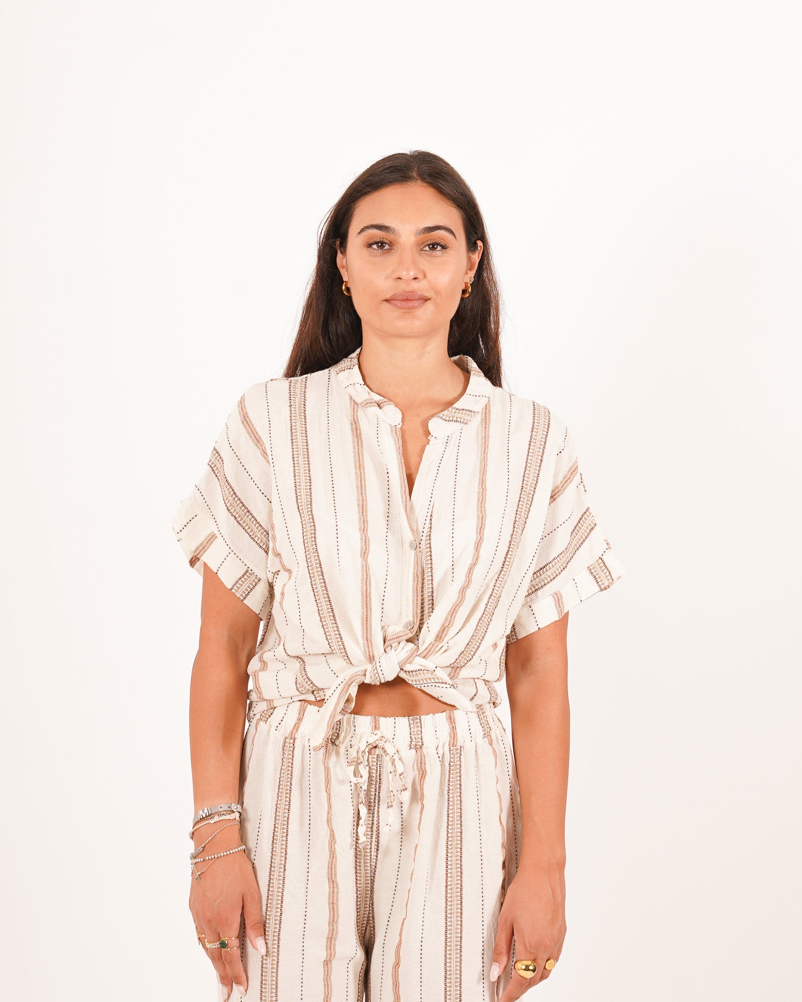 Camicia mezza manica con ricamo e nodo frontale - Benedetta