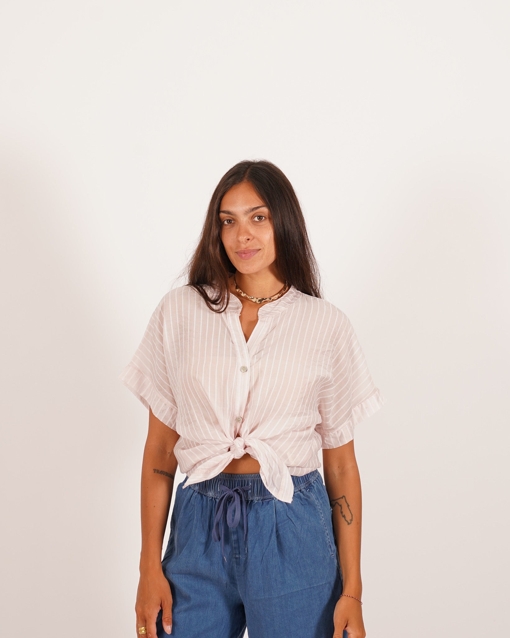 Camicia rigata mezza manica e nodo frontale - Adriana