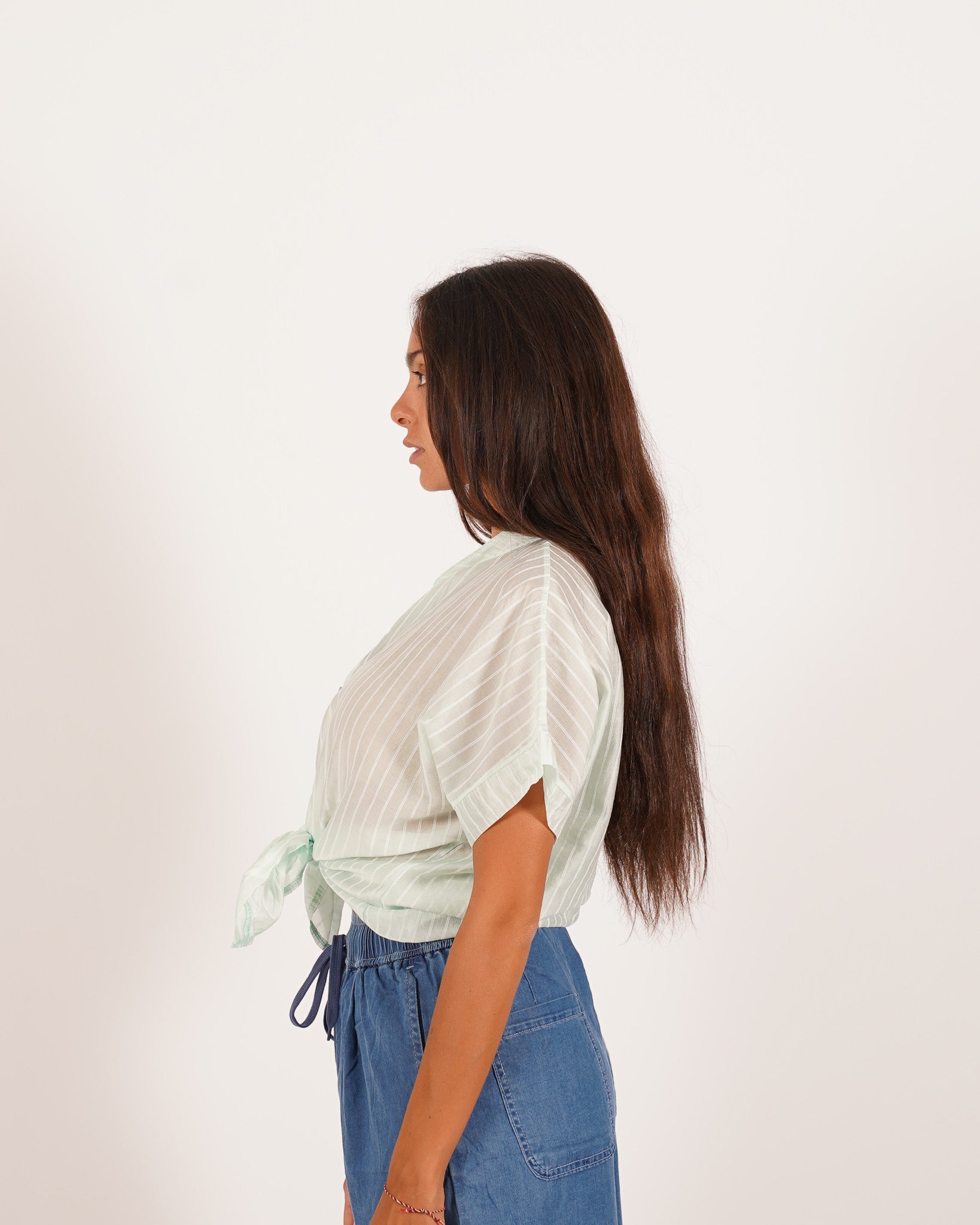 Camicia rigata mezza manica e nodo frontale - Adriana