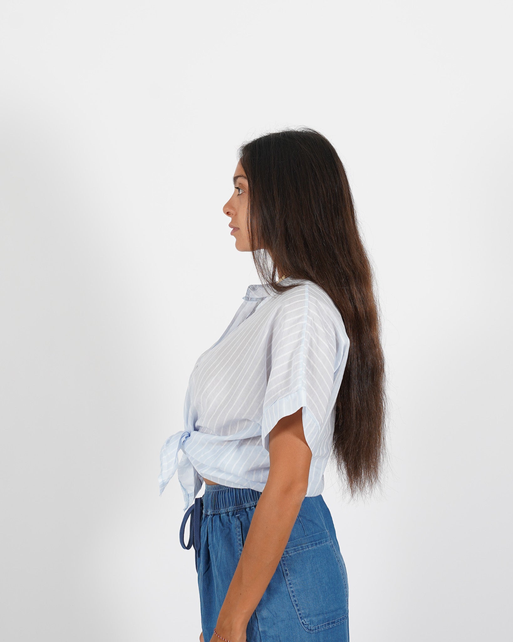 Camicia rigata mezza manica e nodo frontale - Adriana