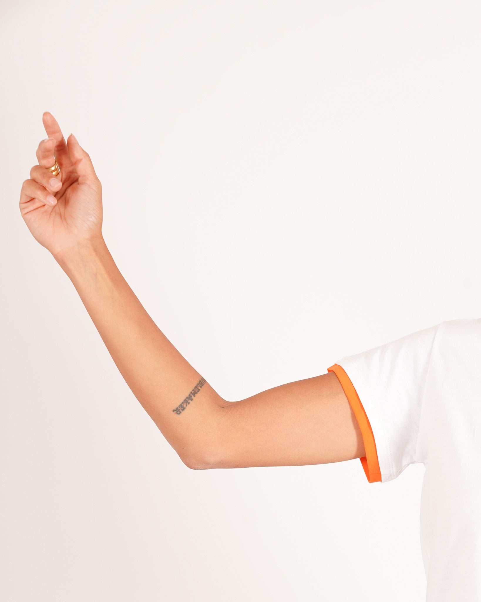 T-shirt basic in 100% cotone con dettagli a contrasto - Ivana