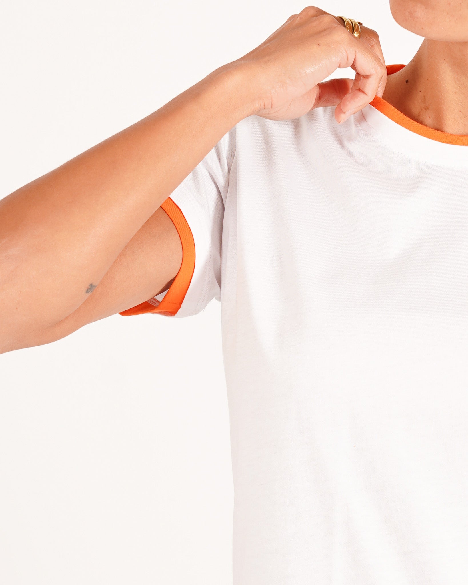 T-shirt basic in 100% cotone con dettagli a contrasto - Ivana