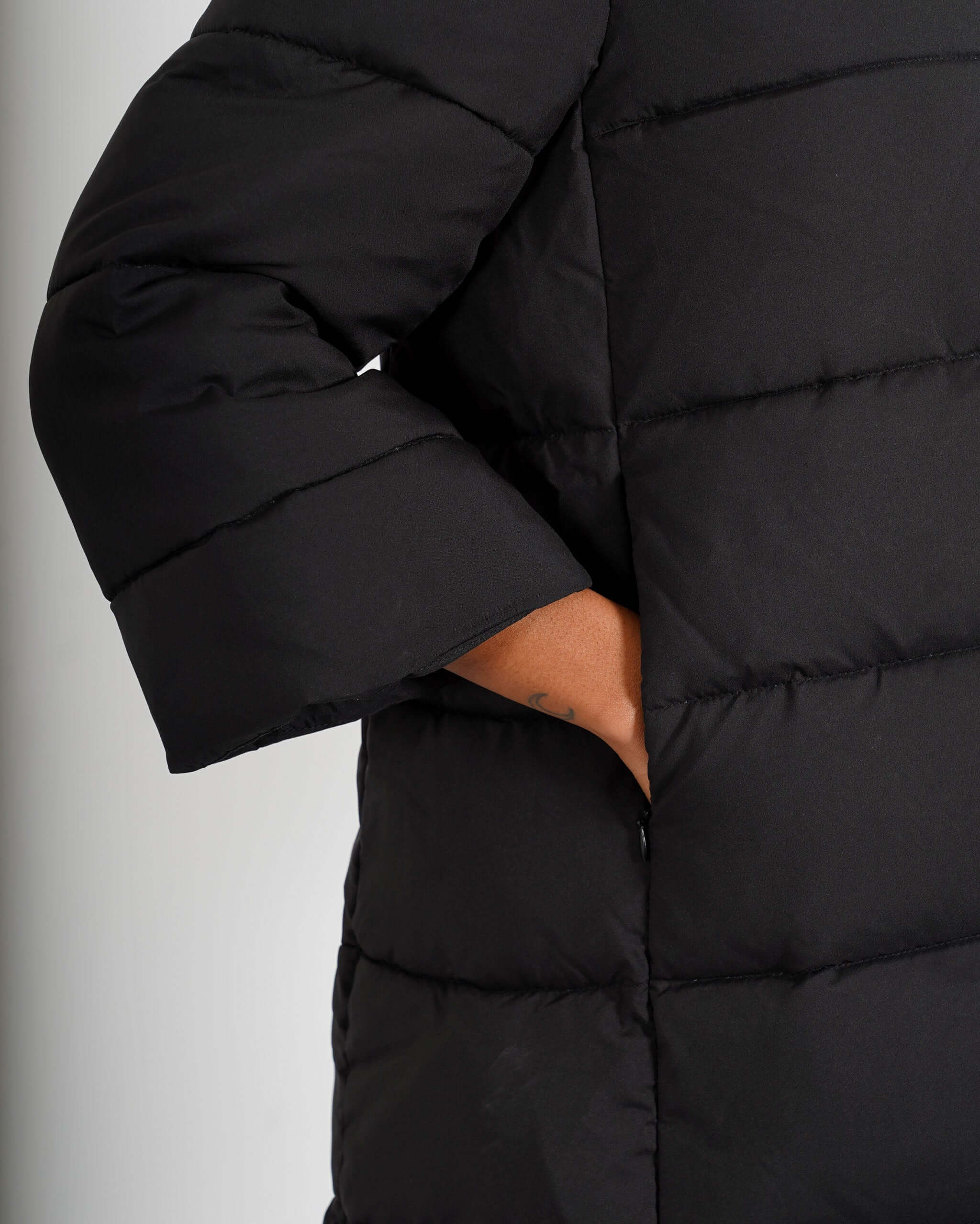 Piumino trapuntato con cappuccio, tasche a filo e chiusura con zip - Carla - Hope Fashion