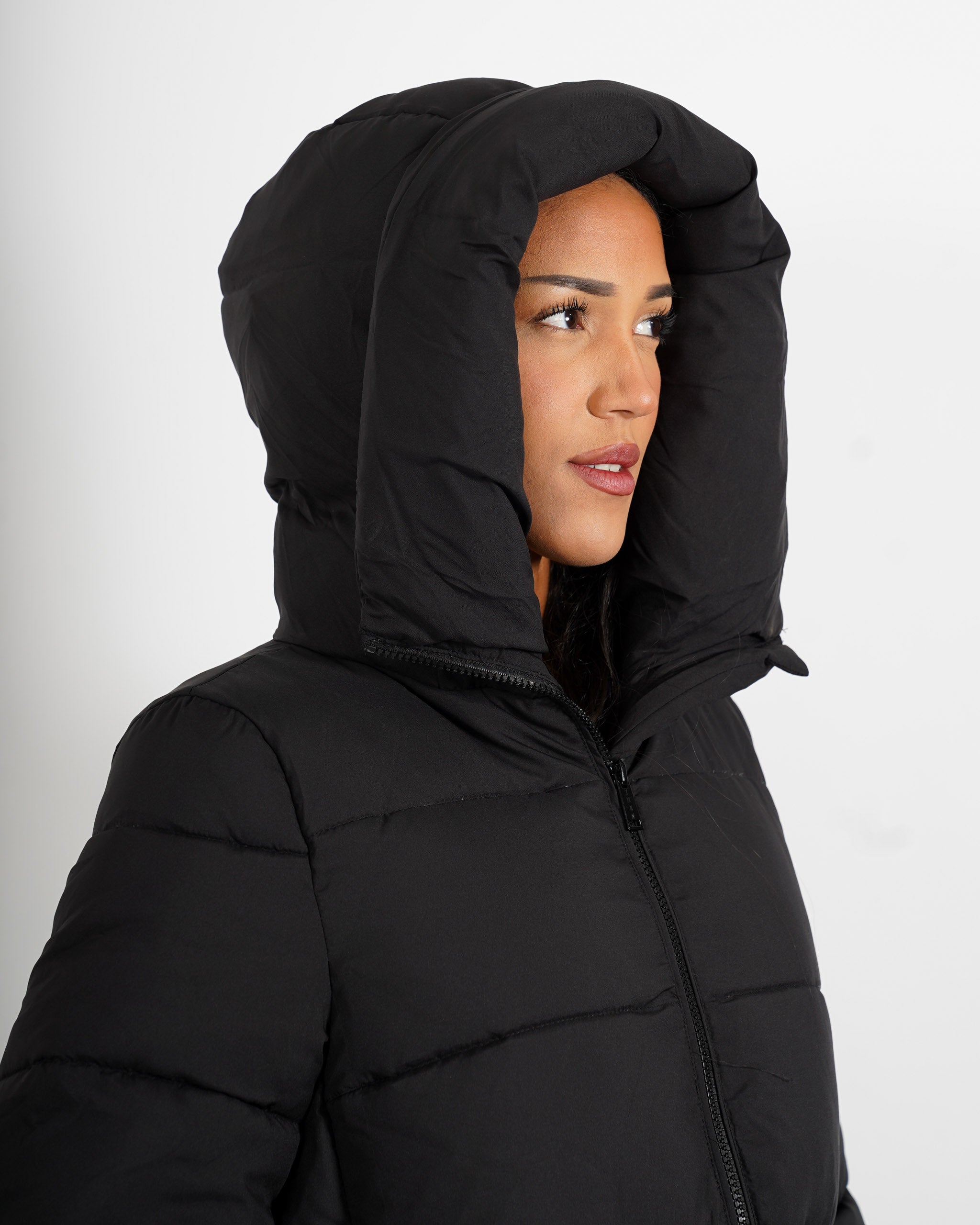Piumino trapuntato con cappuccio, tasche a filo e chiusura con zip - Carla