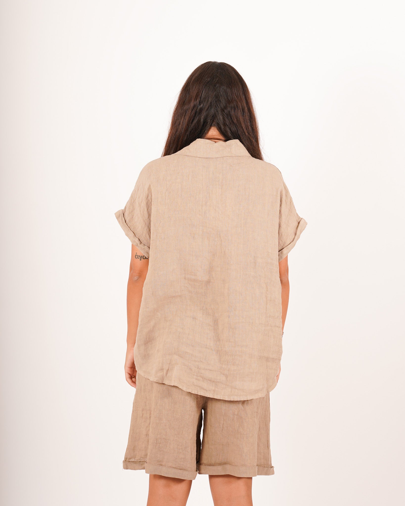 Blusa con colletto e bottone oro in lino - Pagana