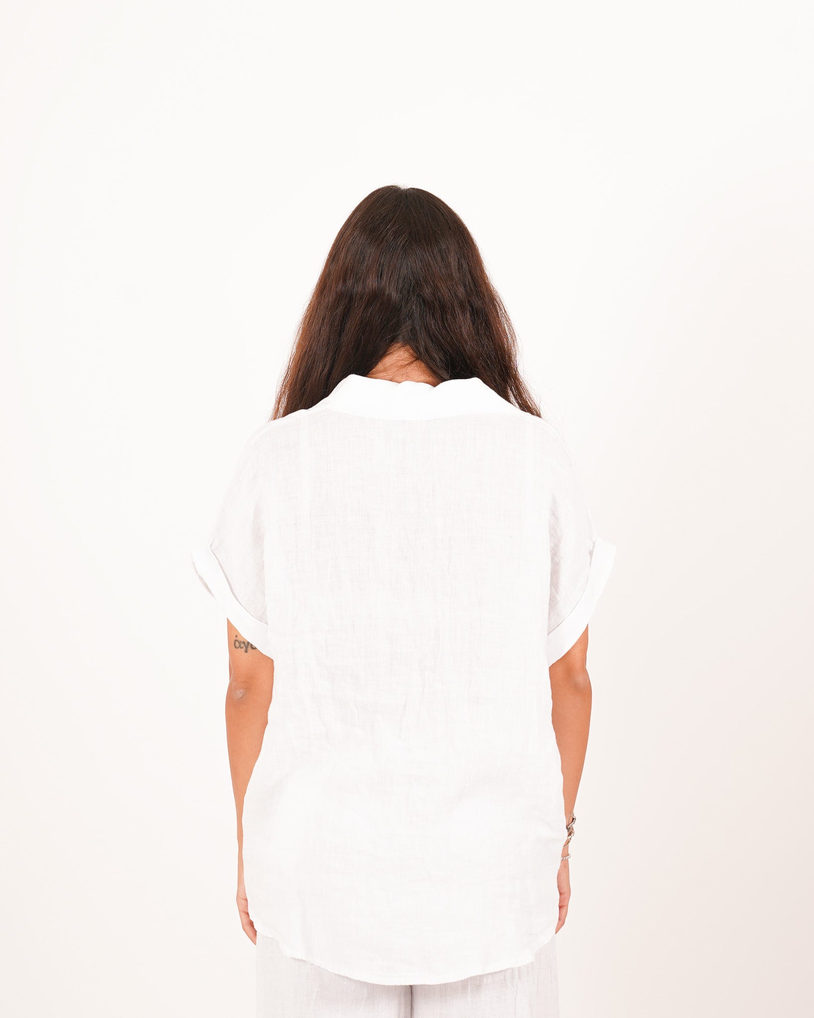 Blusa con colletto e bottone oro in lino - Pagana