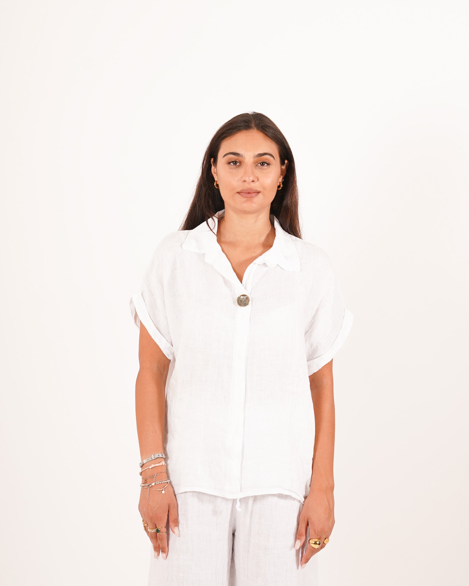 Blusa con colletto e bottone oro in lino - Pagana